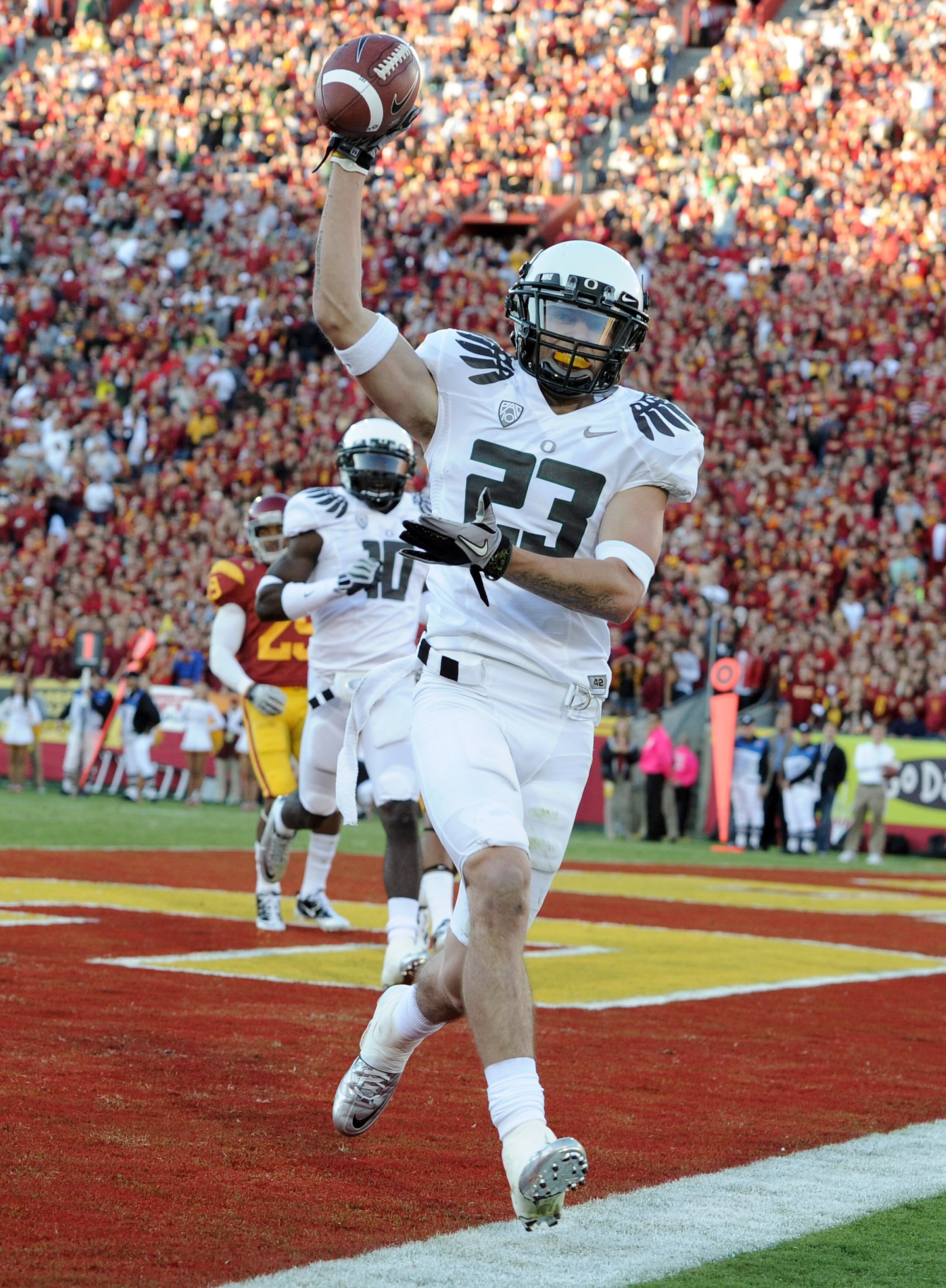 LOS ANGELES, CA - OCTOBER 30: Jeff Maehl #23 of the Oregon Ducks celebrates his catch for a touchdown against the USC Trojans for a 7-3 lead during the first quarter at Los Angeles Memorial Coliseum on October 30, 2010 in Los Angeles, California. (Photo LOS ANGELES, CA - OCTOBER 30: Jeff Maehl #23 of the Oregon Ducks celebrates his catch for a touchdown against the USC Trojans for a 7-3 lead during the first quarter at Los Angeles Memorial Coliseum on October 30, 2010 in Los Angeles, California. (Photo