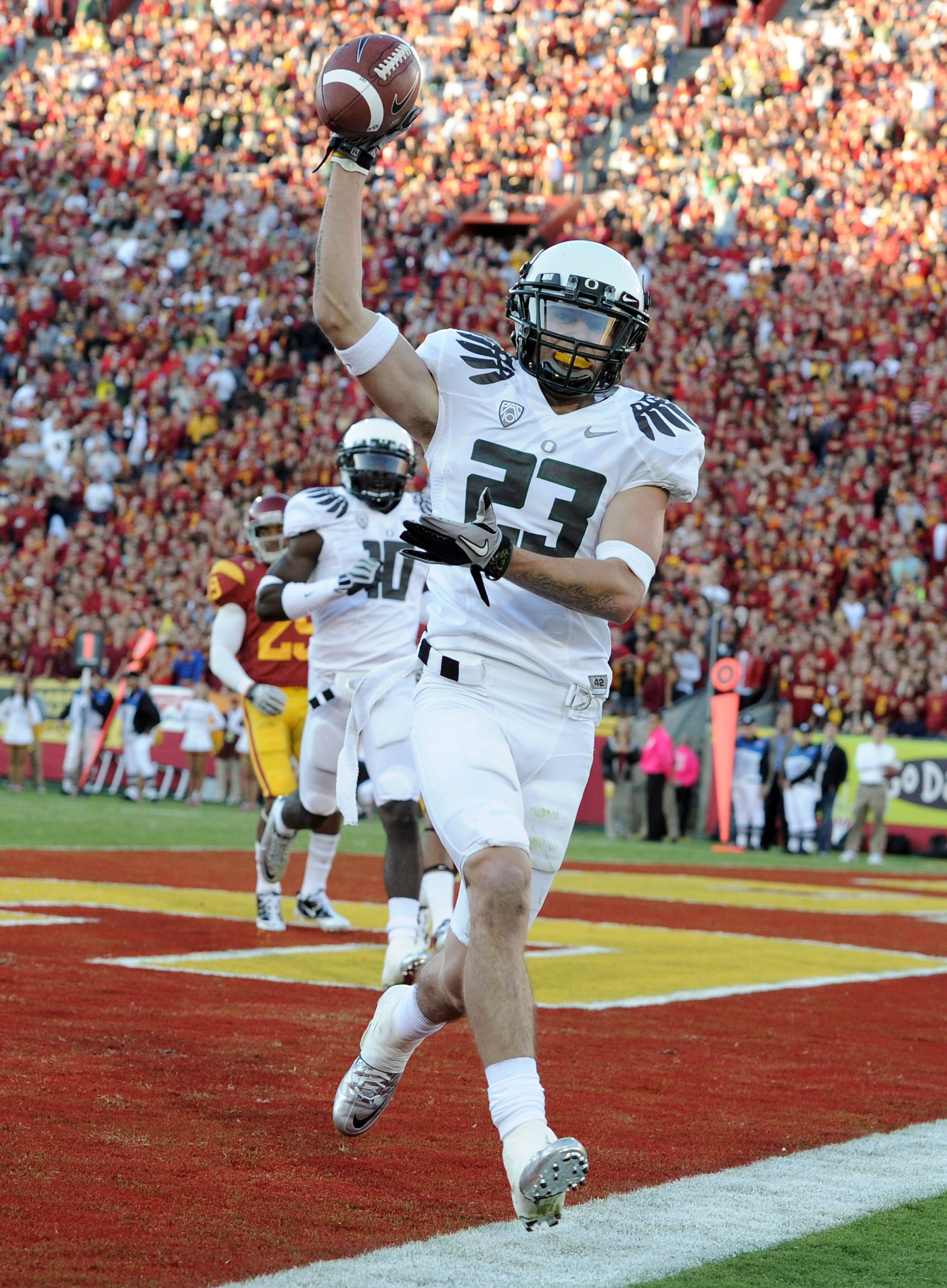 LOS ANGELES, CA - OCTOBER 30: Jeff Maehl #23 of the Oregon Ducks celebrates his catch for a touchdown against the USC Trojans for a 7-3 lead during the first quarter at Los Angeles Memorial Coliseum on October 30, 2010 in Los Angeles, California. (Photo LOS ANGELES, CA - OCTOBER 30: Jeff Maehl #23 of the Oregon Ducks celebrates his catch for a touchdown against the USC Trojans for a 7-3 lead during the first quarter at Los Angeles Memorial Coliseum on October 30, 2010 in Los Angeles, California. (Photo