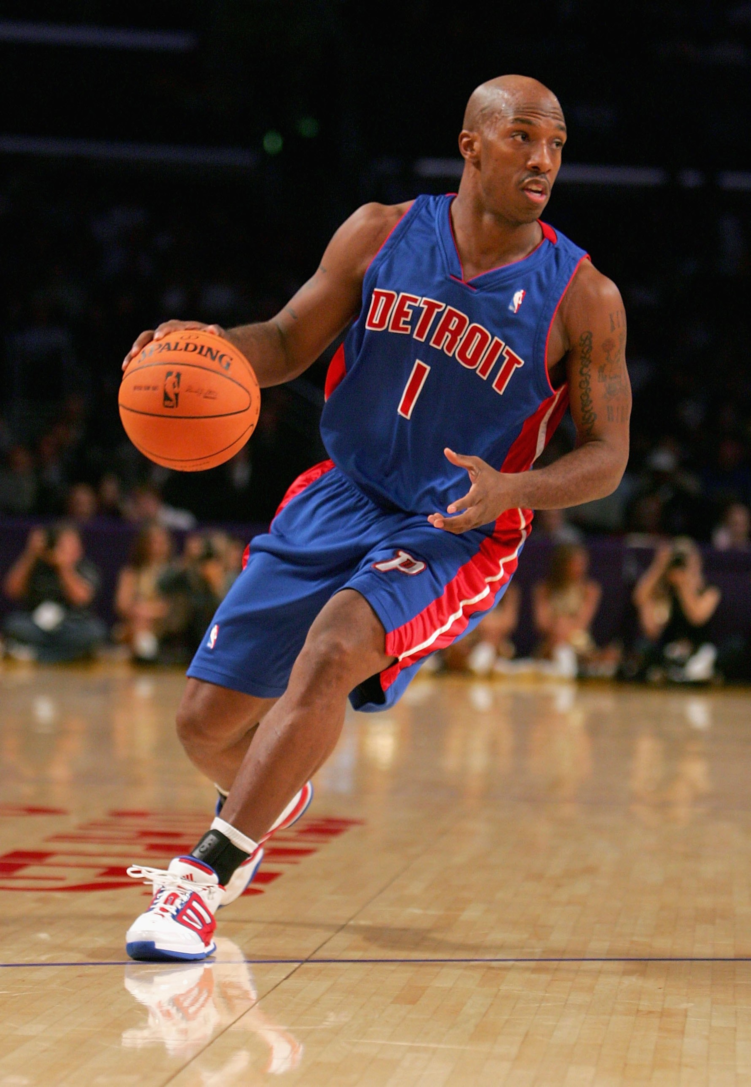 LOS ANGELES - NOVEMBER 10: Chauncey Billups #1 of the Detroit Pistons controls the ball during the game against the Los Angeles Lakers on November 10, 2006 at Staples Center in Los Angeles, California. The Pistons won 97-83. NOTE TO USER: User expressl LOS ANGELES - NOVEMBER 10: Chauncey Billups #1 of the Detroit Pistons controls the ball during the game against the Los Angeles Lakers on November 10, 2006 at Staples Center in Los Angeles, California. The Pistons won 97-83. NOTE TO USER: User expressl
