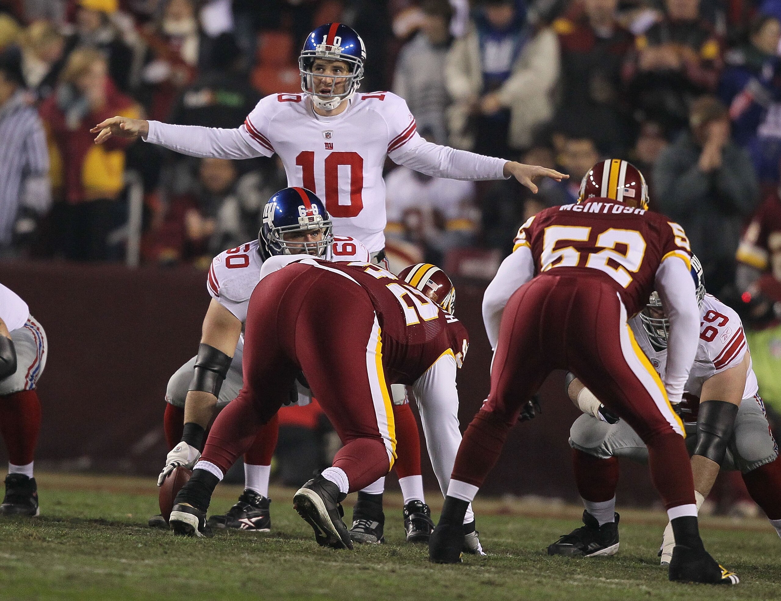 LANDOVER, MD - DECEMBER 21:  Eli Manning #10 of the New York Giants in action against the Washington Redskins during their game on December 21, 2009 at Fedex Field in Landover, Maryland.  (Photo by Al Bello/Getty Images)