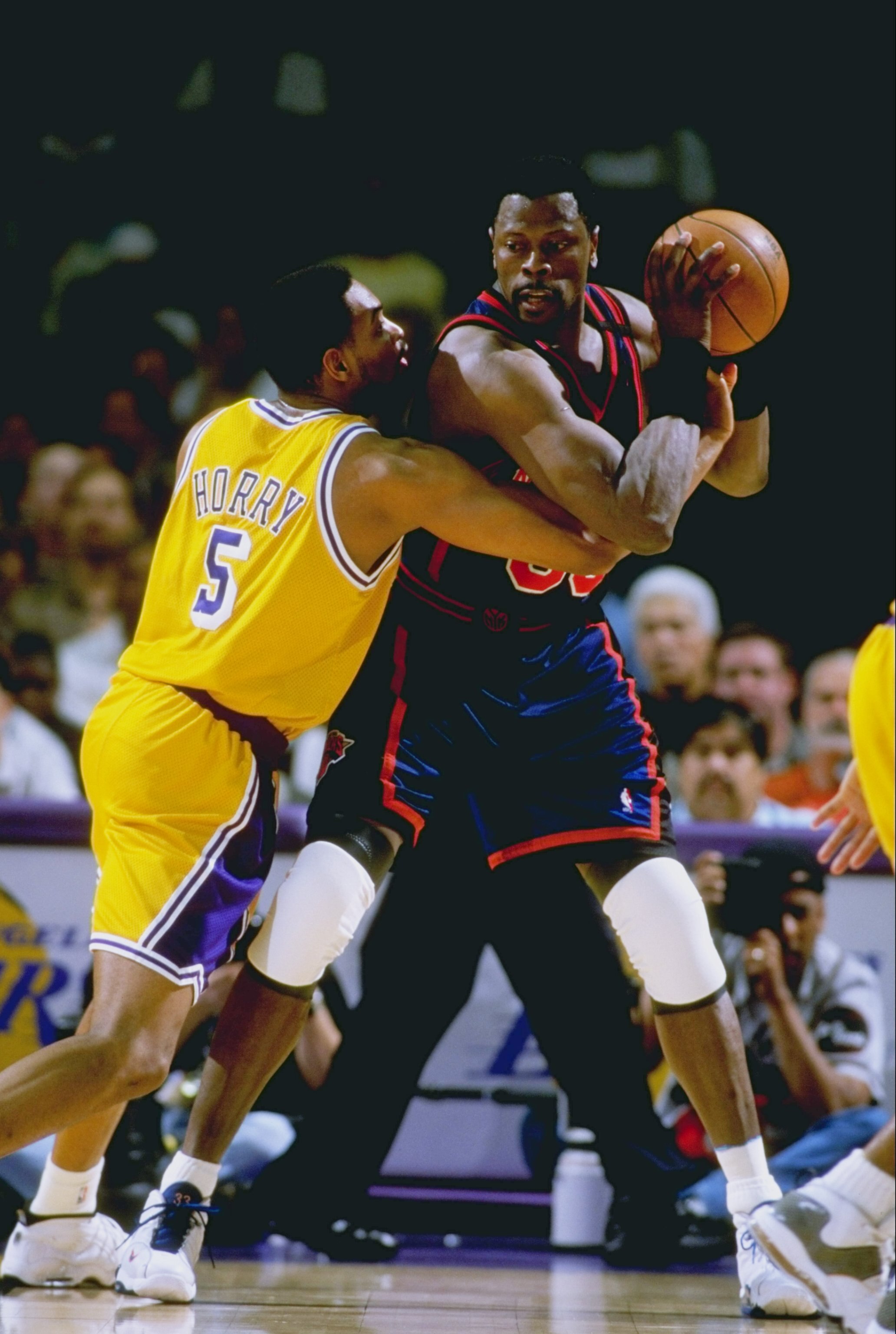 28 Mar 1999: Patrick Ewing #33 of the New York Knicks in action during the game against the Los Angeles Lakers at the Great Western Forum in Inglewood, California. The Lakers defeated the Knicks 99-91.