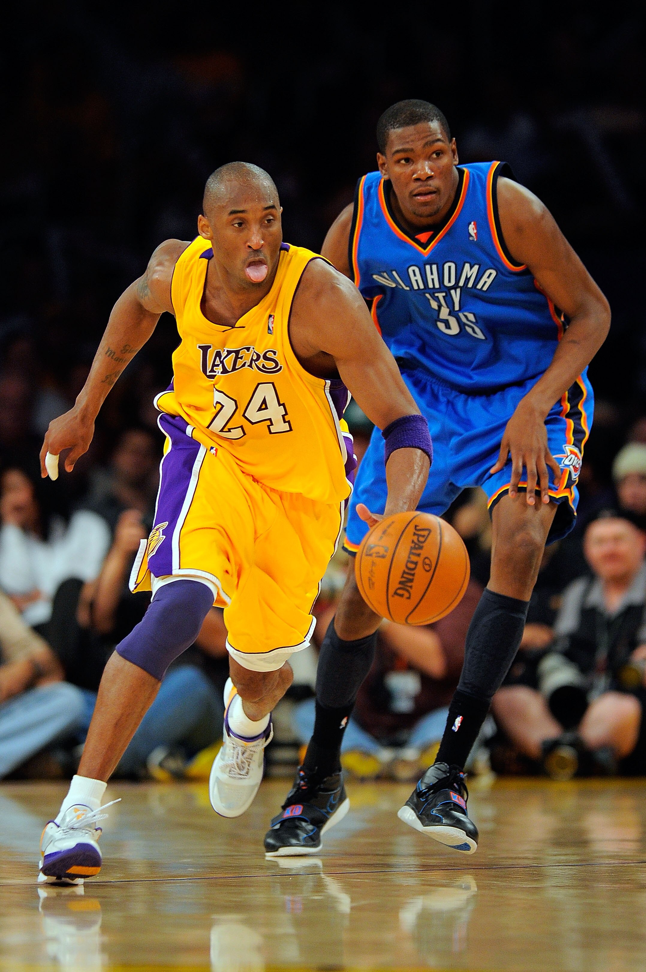 LOS ANGELES, CA - APRIL 27:  Kobe Bryant #24 of the Los Angeles Lakers moves the ball in front of Kevin Durant #35 of the Oklahoma City Thunder in the second half during Game Five of the Western Conference Quarterfinals of the 2010 NBA Playoffs at Staples