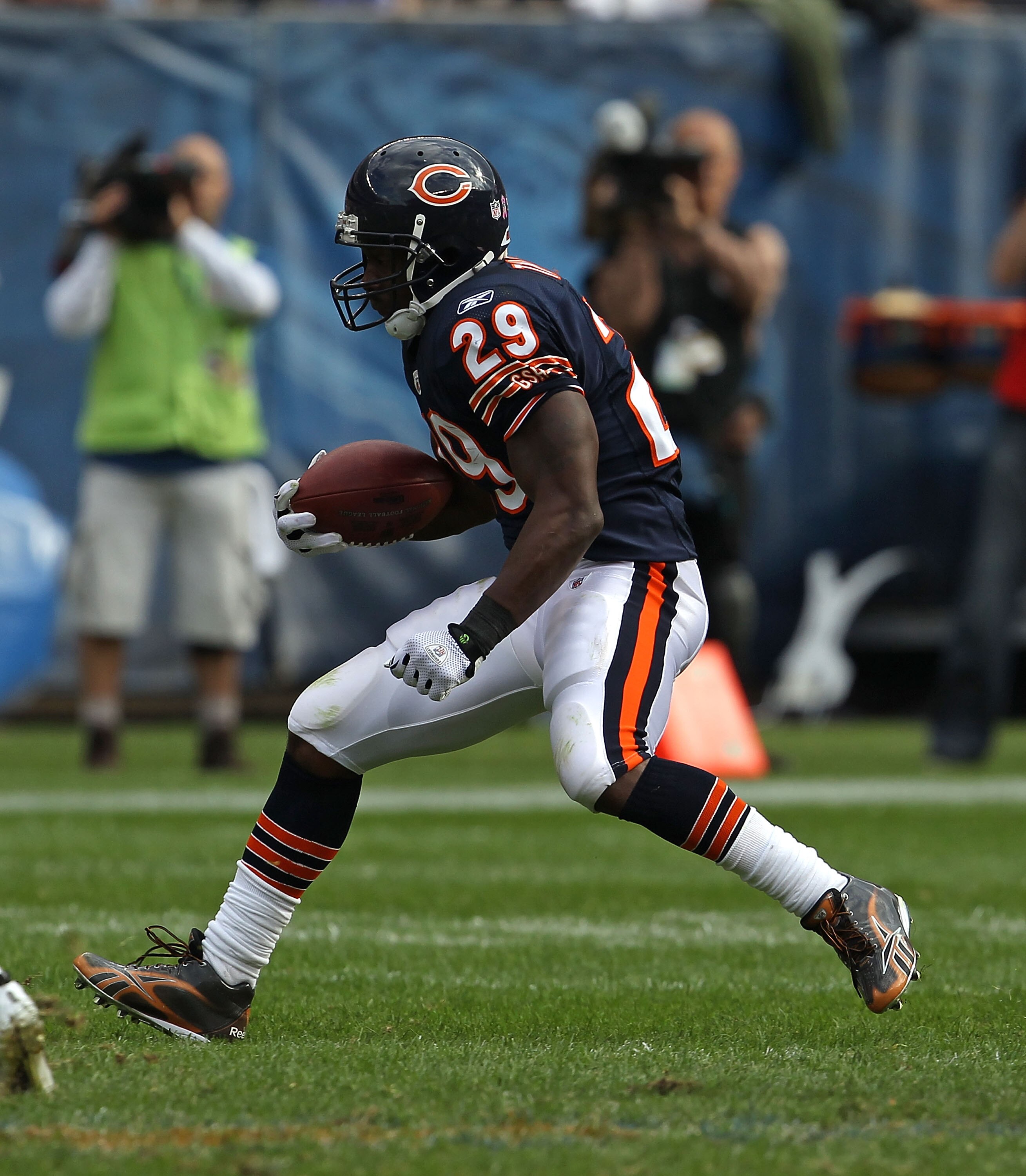 CHICAGO - OCTOBER 24: Chester Taylor #29 of the Chicago Bears runs against the Washington Redskins at Soldier Field on October 24, 2010 in Chicago, Illinois. The Redskins defeated the Bears 17-14. (Photo by Jonathan Daniel/Getty Images)