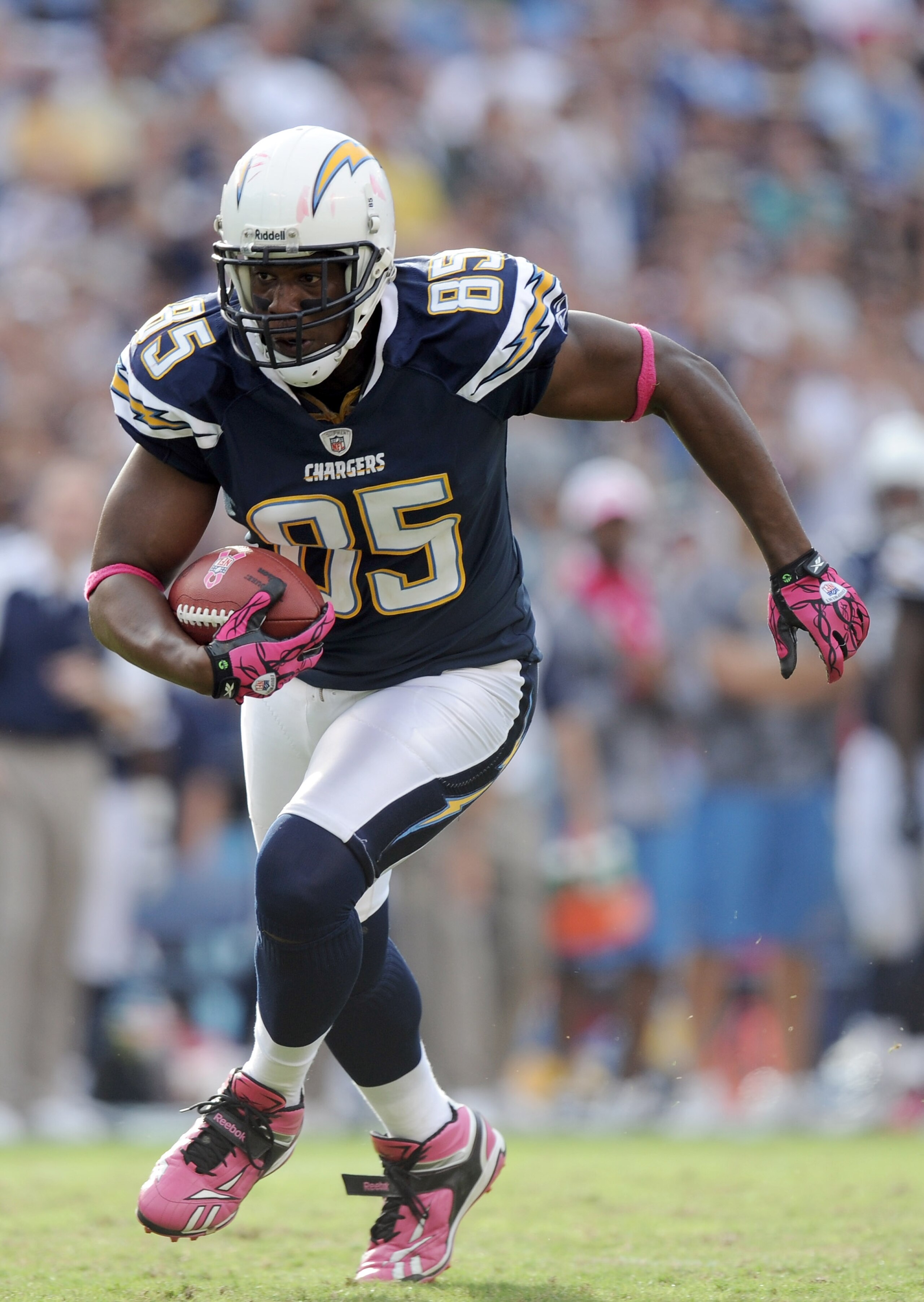 SAN DIEGO - OCTOBER 24: Antonio Gates #85 of the San Diego Chargers runs after his catch against the New England Patriots at Qualcomm Stadium on October 24, 2010 in San Diego, California. (Photo by Harry How/Getty Images) SAN DIEGO - OCTOBER 24: Antonio Gates #85 of the San Diego Chargers runs after his catch against the New England Patriots at Qualcomm Stadium on October 24, 2010 in San Diego, California. (Photo by Harry How/Getty Images)