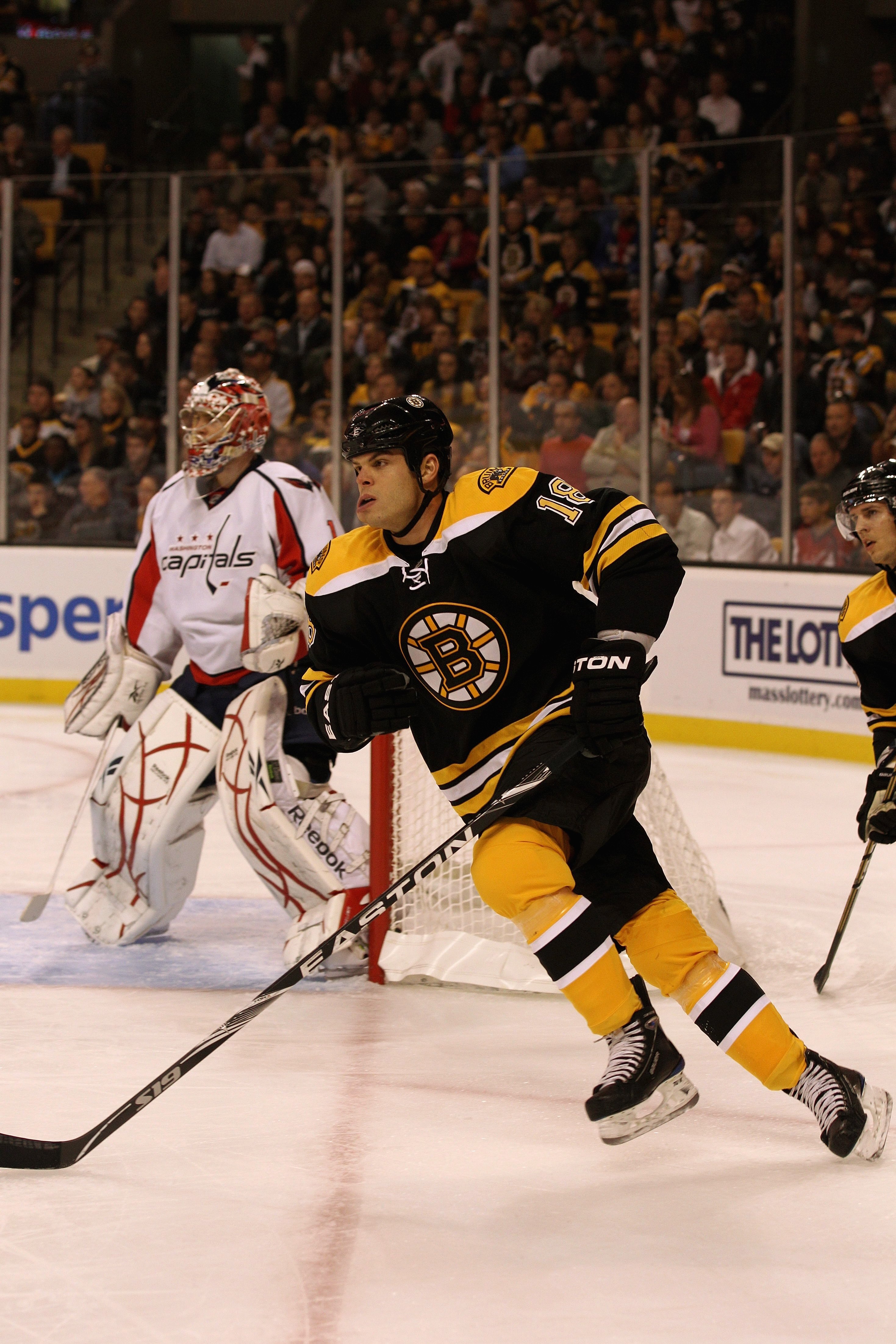 BOSTON - OCTOBER 21:  Nathan Horton #18 of the Boston Bruins skates against the Washington Capitals at the TD Garden on October 21, 2010 in Boston, Massachusetts.  The Bruins won 4-1.  (Photo by Bruce Bennett/Getty Images)