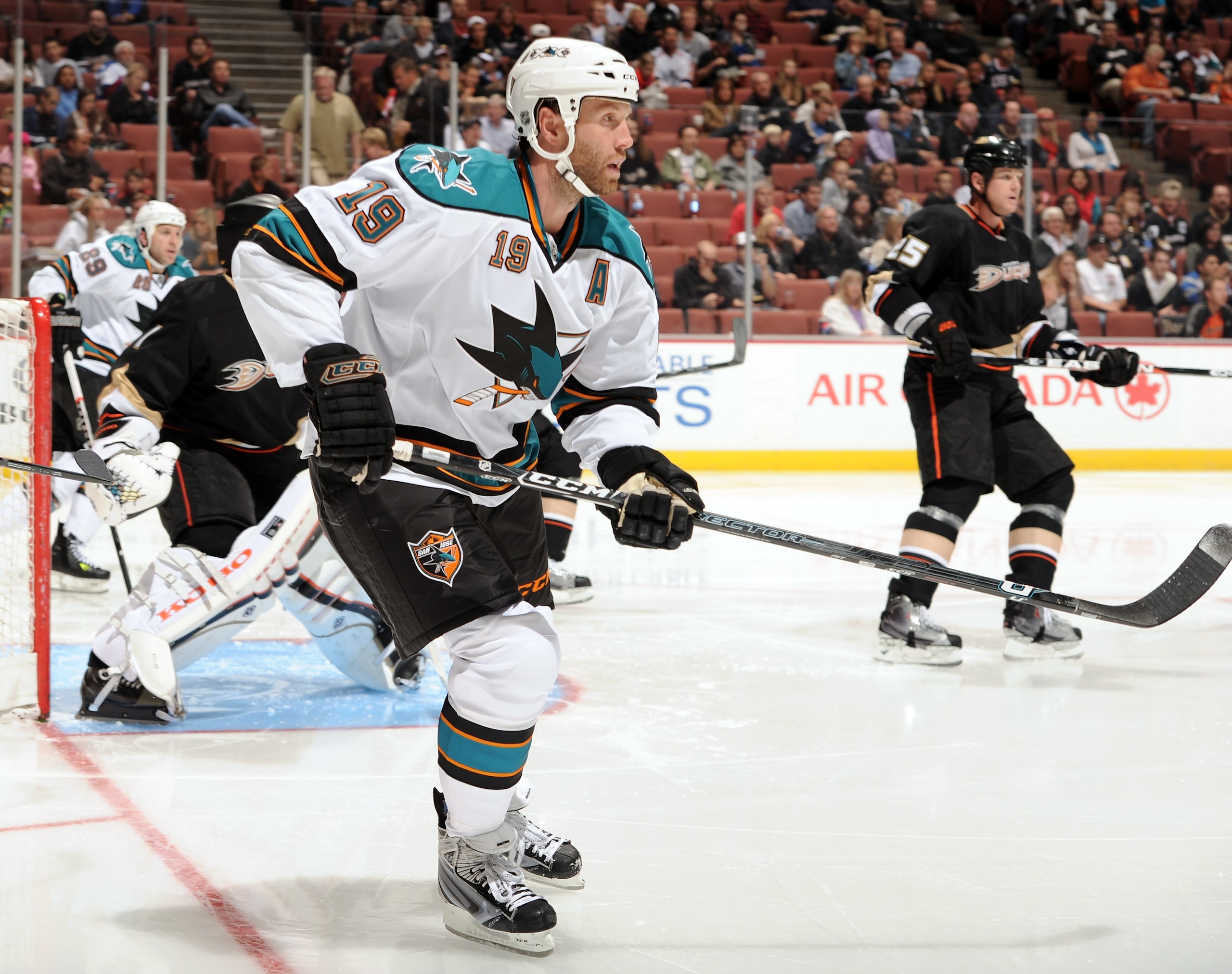 ANAHEIM, CA - SEPTEMBER 22:  Joe Thornton #19 of the San Jose Sharks waits in front of the net against the Anaheim Ducks at Honda Center on September 22, 2010 in Anaheim, California.  (Photo by Harry How/Getty Images)