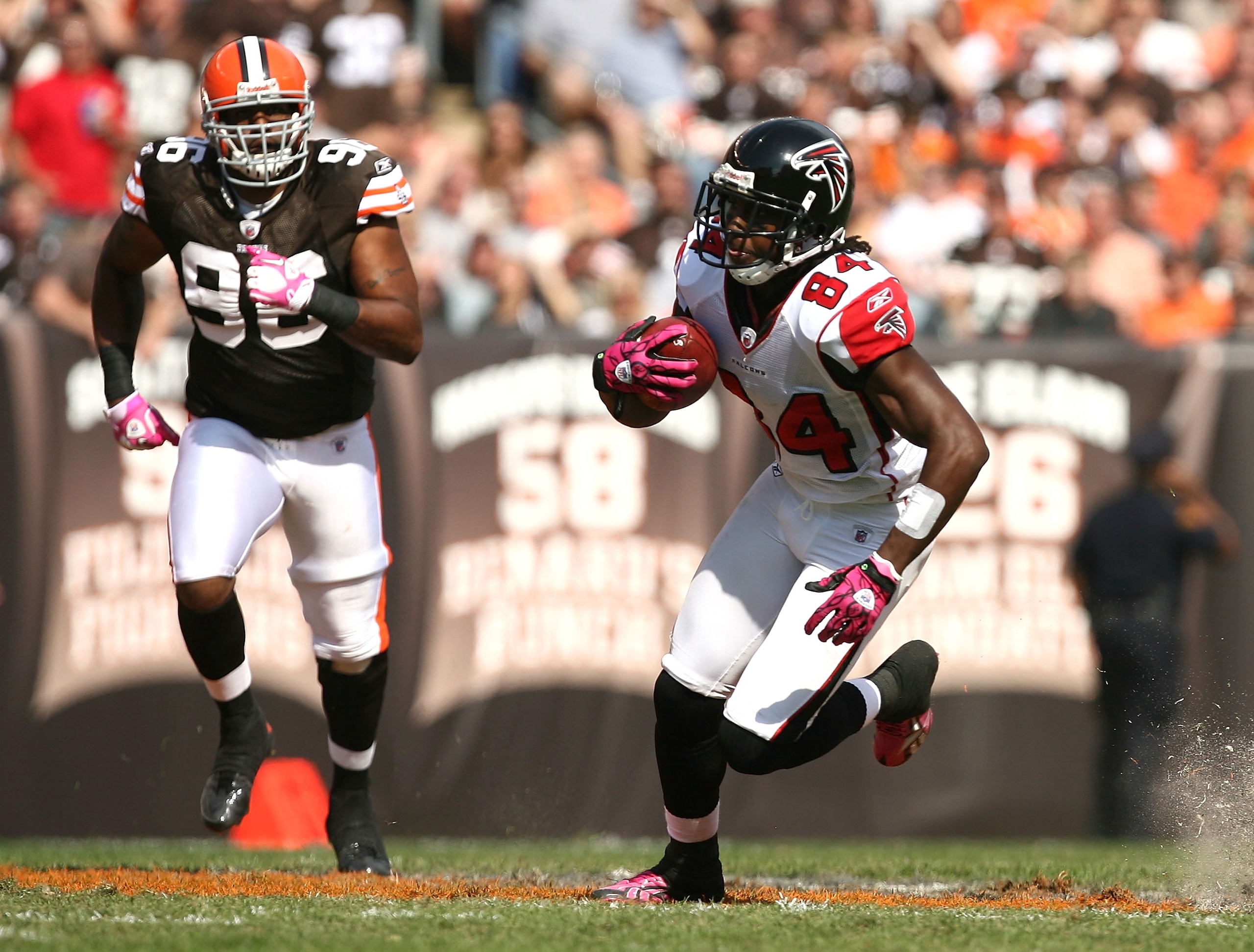 CLEVELAND - OCTOBER 10: Wide receiver Roddy White #84 of the Atlanta Falcons runs from David Bowens #96 at Cleveland Browns Stadium on October 10, 2010 in Cleveland, Ohio. (Photo by Matt Sullivan/Getty Images) CLEVELAND - OCTOBER 10: Wide receiver Roddy White #84 of the Atlanta Falcons runs from David Bowens #96 at Cleveland Browns Stadium on October 10, 2010 in Cleveland, Ohio. (Photo by Matt Sullivan/Getty Images)