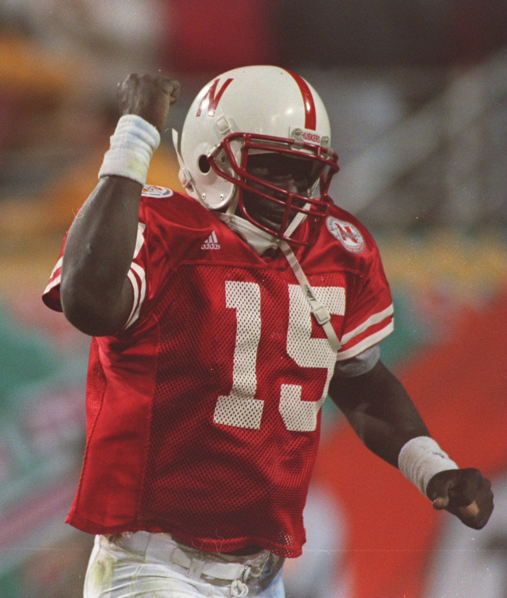 2 JAN 1996:  QUARTERBACK TOMMIE FRAZIER OF THE NEBRASKA CORNHUSKERS CELEBRATES AFTER SCORING A TOUCHDOWN DURING THE FIESTA BOWL AT SUN DEVIL STADIUM IN TEMPE, ARIZONA.   Mandatory Credit: Mike Powell/ALLSPORT