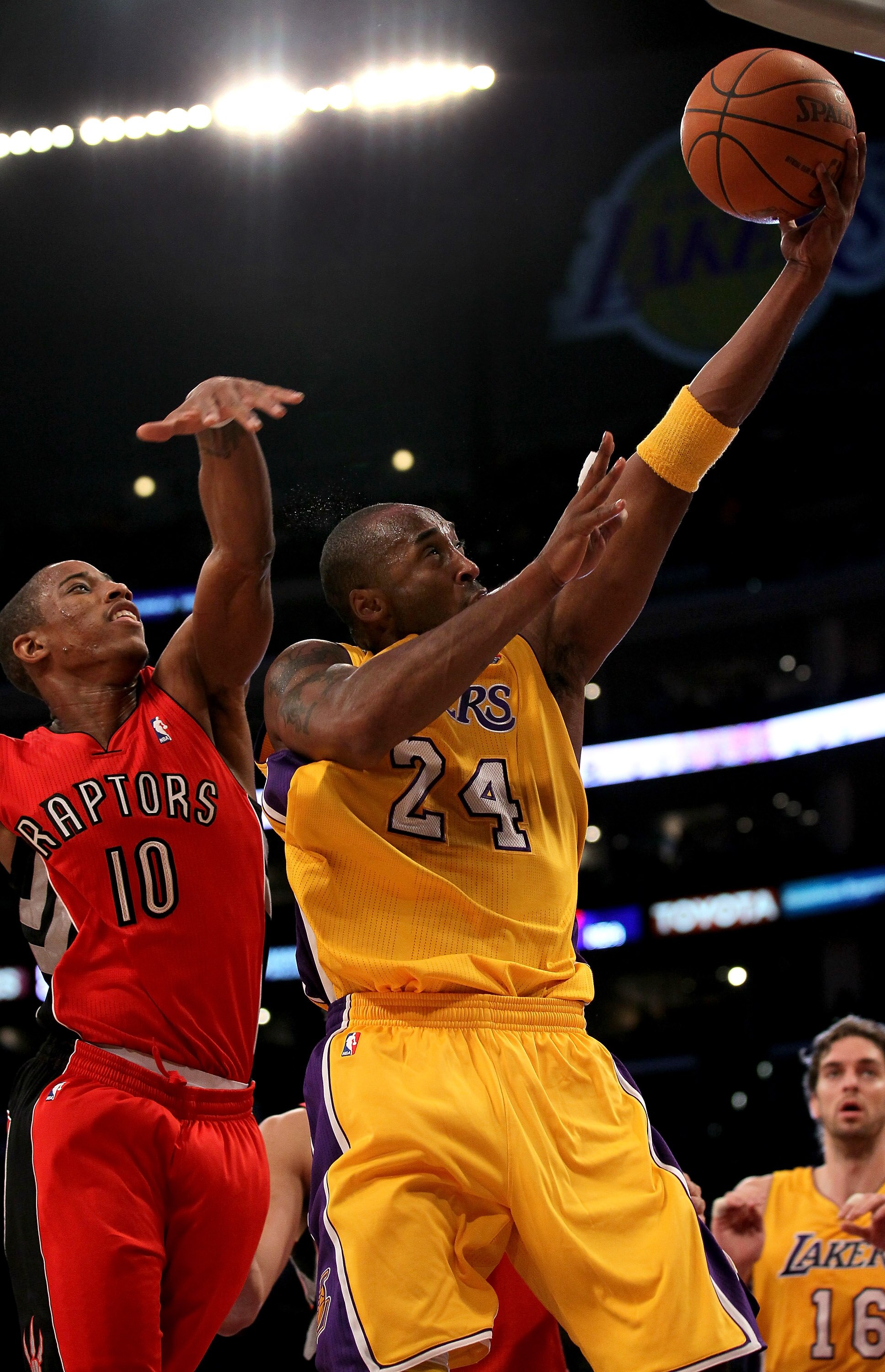 LOS ANGELES, CA - NOVEMBER 05:  Kobe Bryant #24 of the Los Angeles Lakers shoots over DeMar DeRozan #10 of the Toronto Raptors at Staples Center on November 5, 2010 in Los Angeles, California.   NOTE TO USER: User expressly acknowledges and agrees that, b