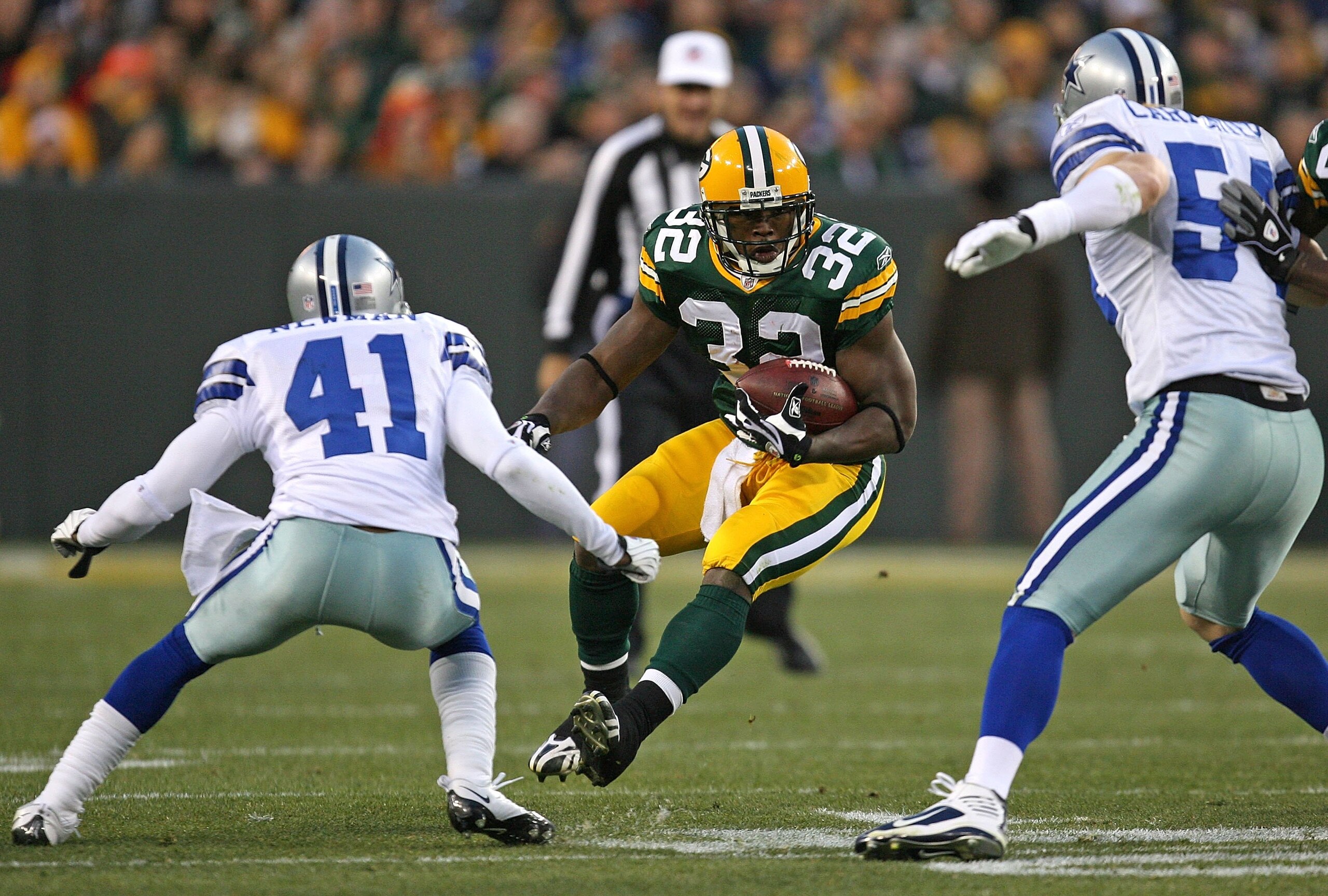 GREEN BAY, WI - NOVEMBER 15: Brandon Jackson #32 of the Green Bay Packers runs as Terence Newman #41 and Bobby Carpenter #54 of the Dallas Cowboys close in at Lambeau Field on November 15, 2009 in Green Bay, Wisconsin. The Packers defeated the Cowboys 17- GREEN BAY, WI - NOVEMBER 15: Brandon Jackson #32 of the Green Bay Packers runs as Terence Newman #41 and Bobby Carpenter #54 of the Dallas Cowboys close in at Lambeau Field on November 15, 2009 in Green Bay, Wisconsin. The Packers defeated the Cowboys 17-