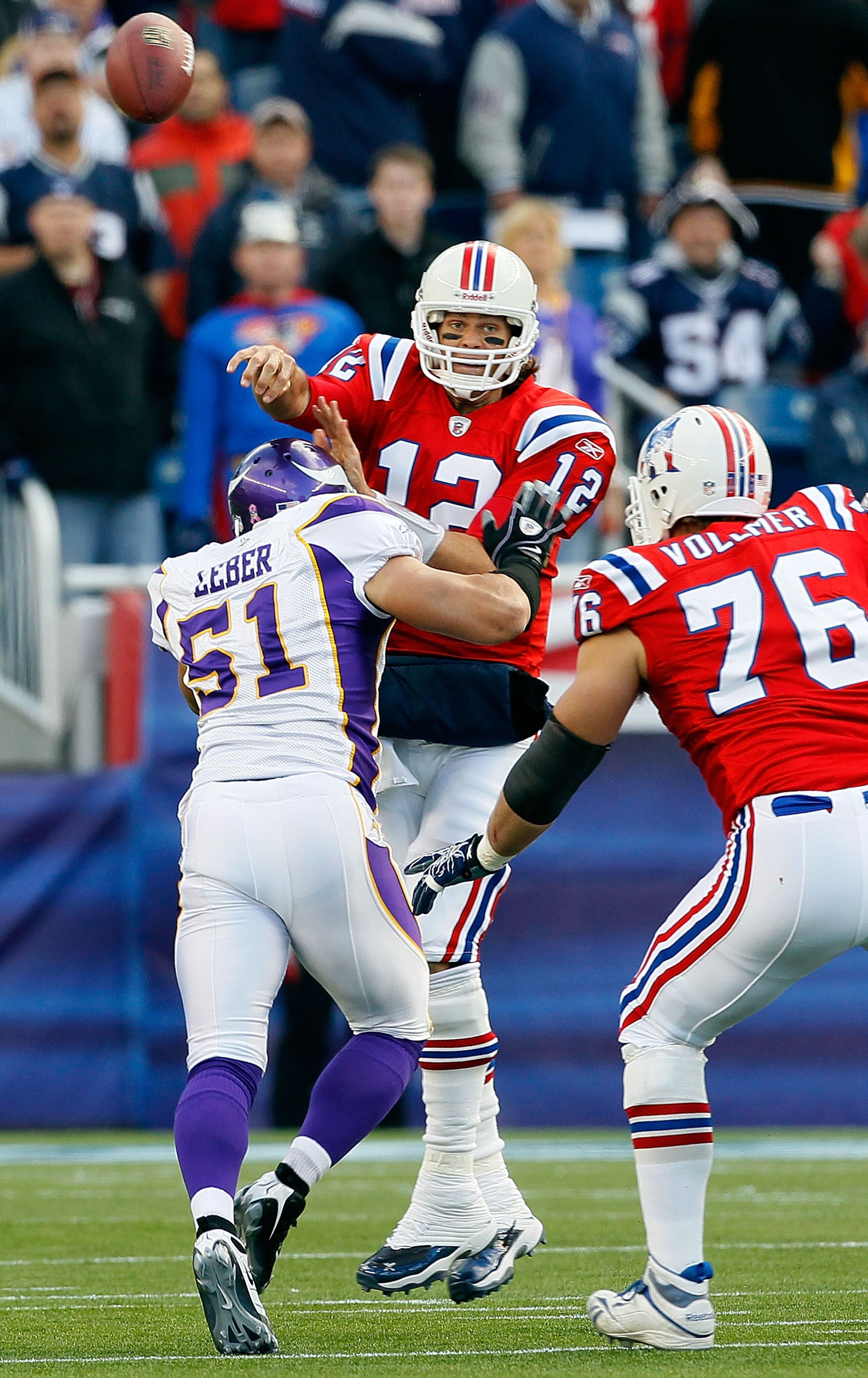 FOXBORO, MA - OCTOBER 31:  Tom Brady #12 of New England Patriots throws against the Minnesita Vikings at Gillette Stadium on October 31, 2010 in Foxboro, Massachusetts. (Photo by Jim Rogash/Getty Images)