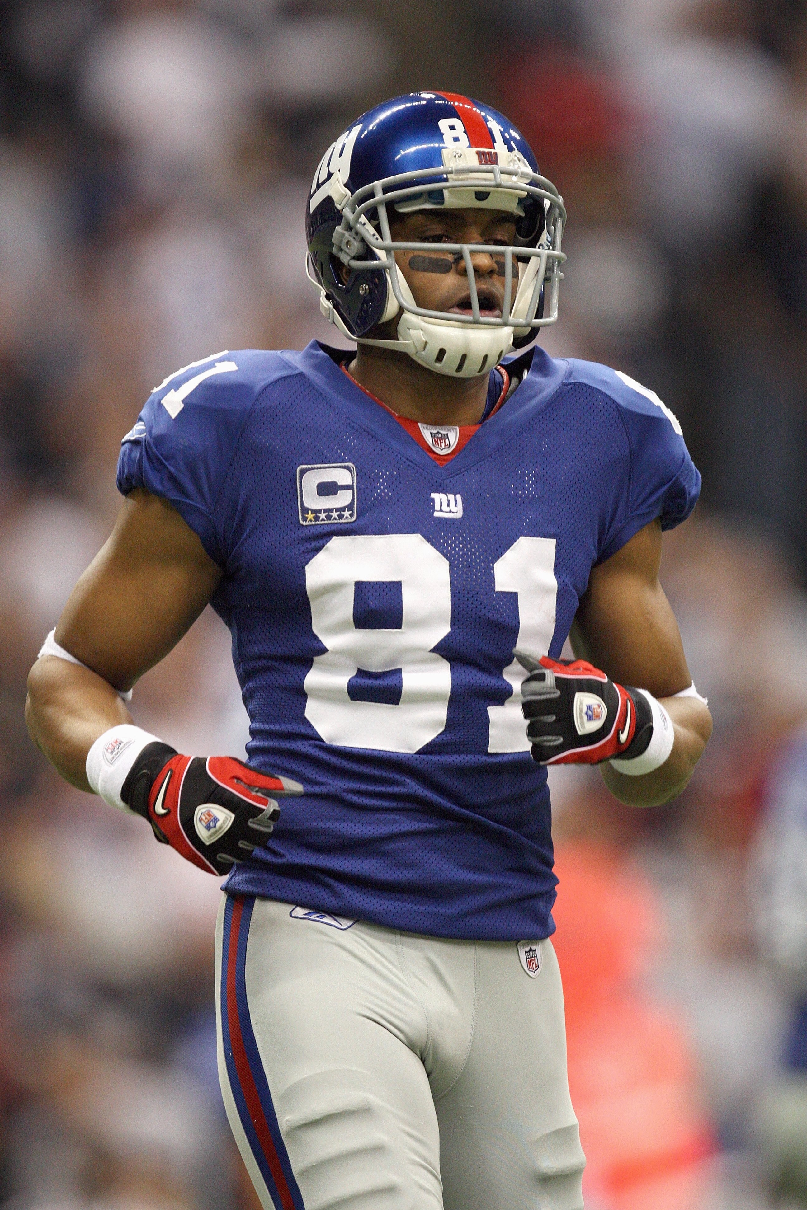 IRVING, TX - DECEMBER 14:  Amani Toomer #81 of the New York Giants jogs on the field during the game against the Dallas Cowboys at Texas Stadium on December 14, 2008 in Irving, Texas. (Photo by Ronald Martinez/Getty Images)