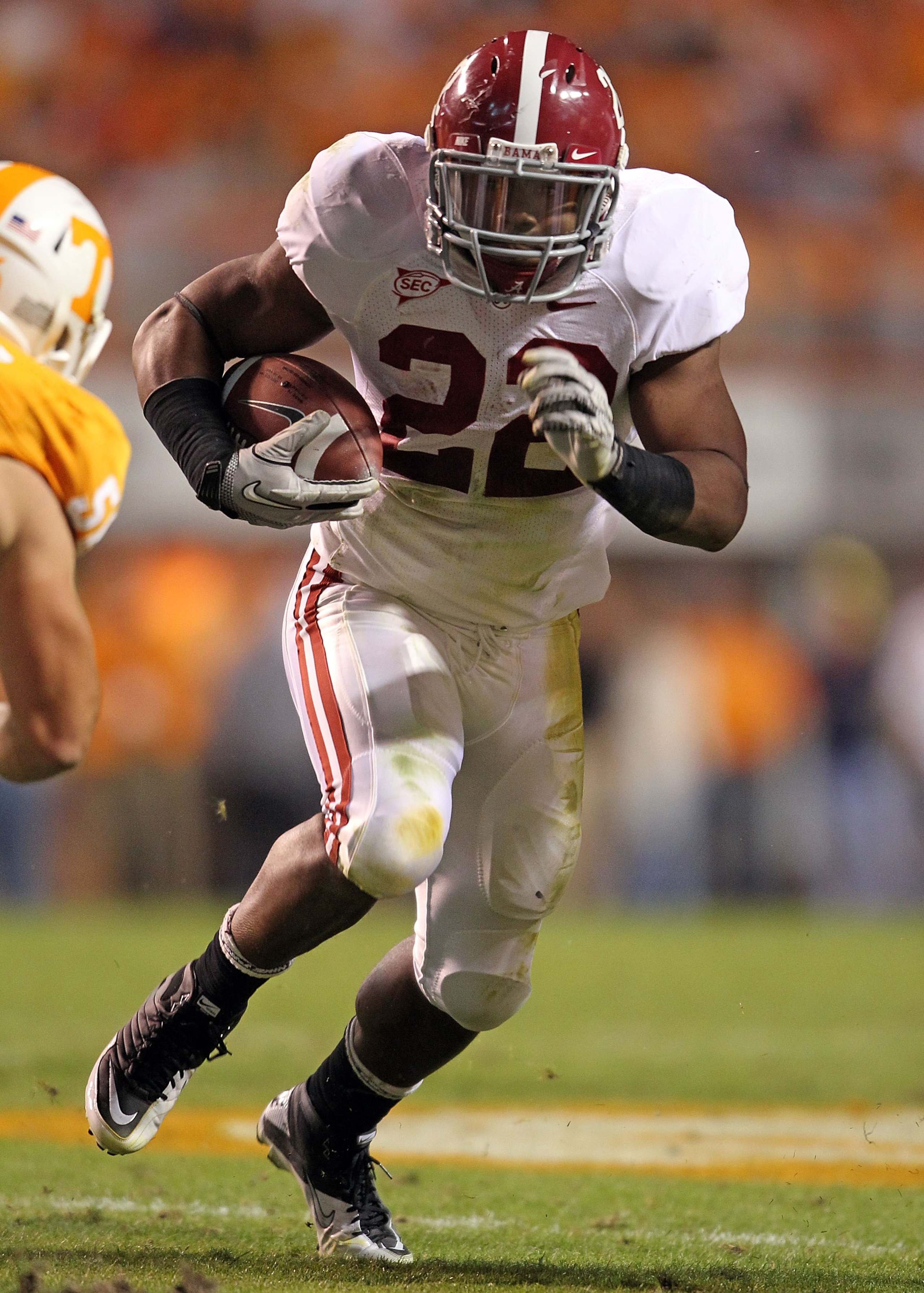 KNOXVILLE, TN - OCTOBER 23:  Mark Ingram #22 of the Alabama Crimson Tide runs with the ball during the SEC game against the Tennessee Volunteers at Neyland Stadium on October 23, 2010 in Knoxville, Tennessee.  (Photo by Andy Lyons/Getty Images)