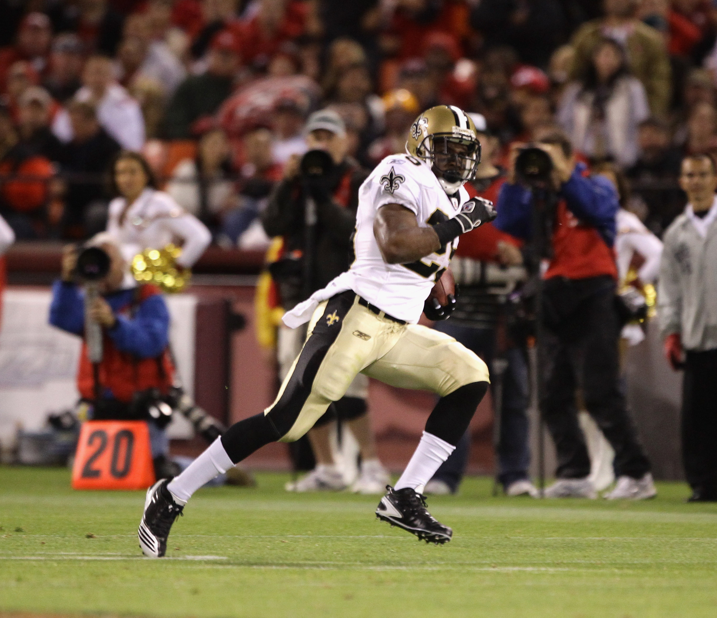 SAN FRANCISCO - SEPTEMBER 20: Reggie Bush #25 of the New Orleans Saints in action during their game against the San Francisco 49ers at Candlestick Park on September 20, 2010 in San Francisco, California. (Photo by Ezra Shaw/Getty Images) SAN FRANCISCO - SEPTEMBER 20: Reggie Bush #25 of the New Orleans Saints in action during their game against the San Francisco 49ers at Candlestick Park on September 20, 2010 in San Francisco, California. (Photo by Ezra Shaw/Getty Images)