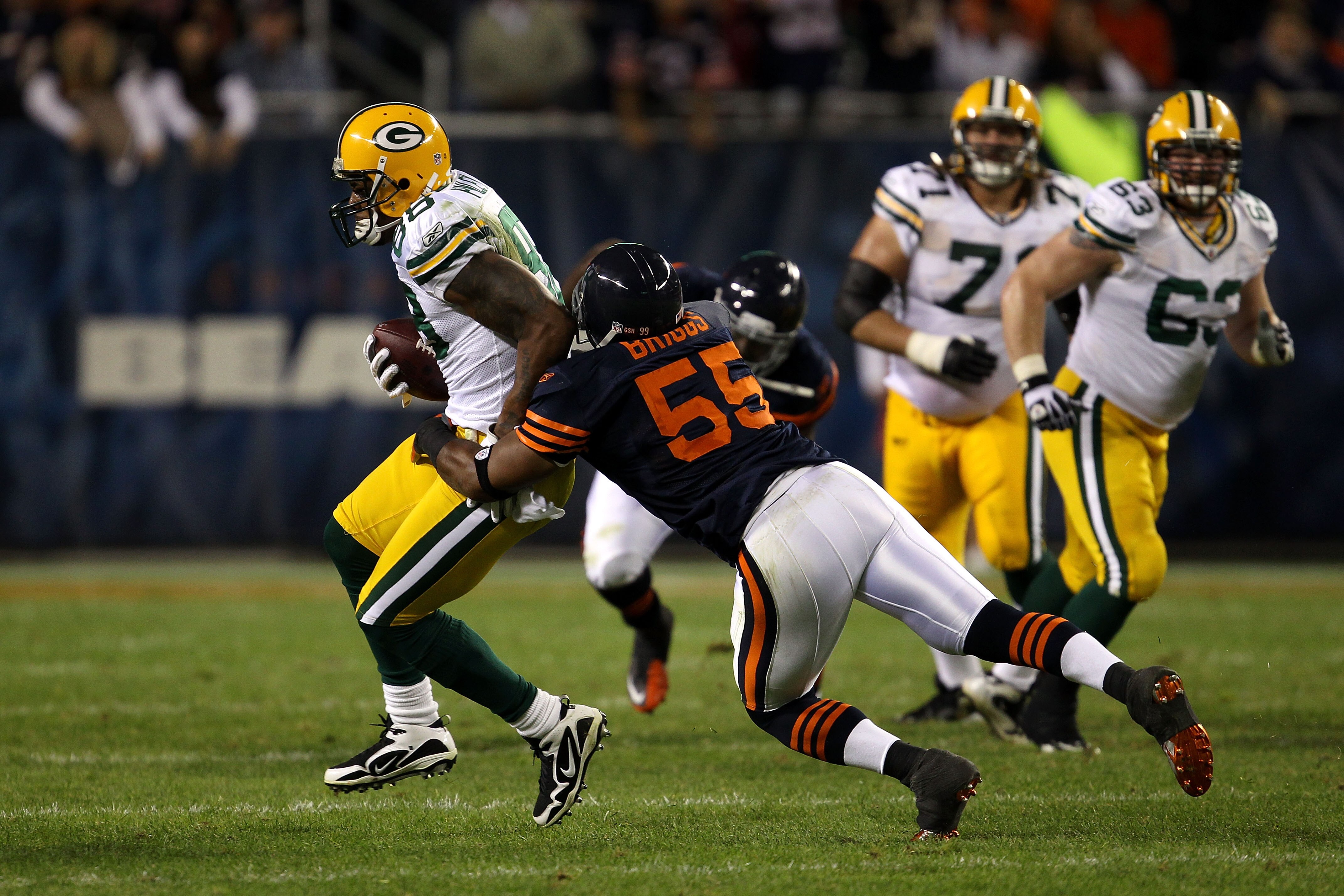 CHICAGO - SEPTEMBER 27:  Jermichael Finley #88 of the Green Bay Packers makes a reception against Lance Briggs #55 of the Chicago Bears at Soldier Field on September 27, 2010 in Chicago, Illinois. The Bears won 20-17.  (Photo by Jonathan Daniel/Getty Imag