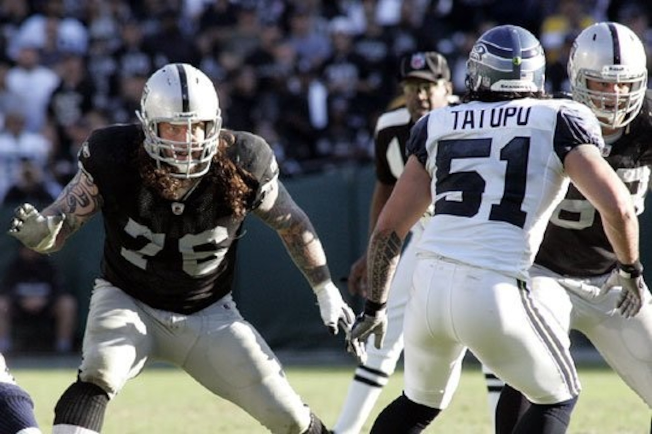Robert Gallery prepares for the Seahawks' defensive line.