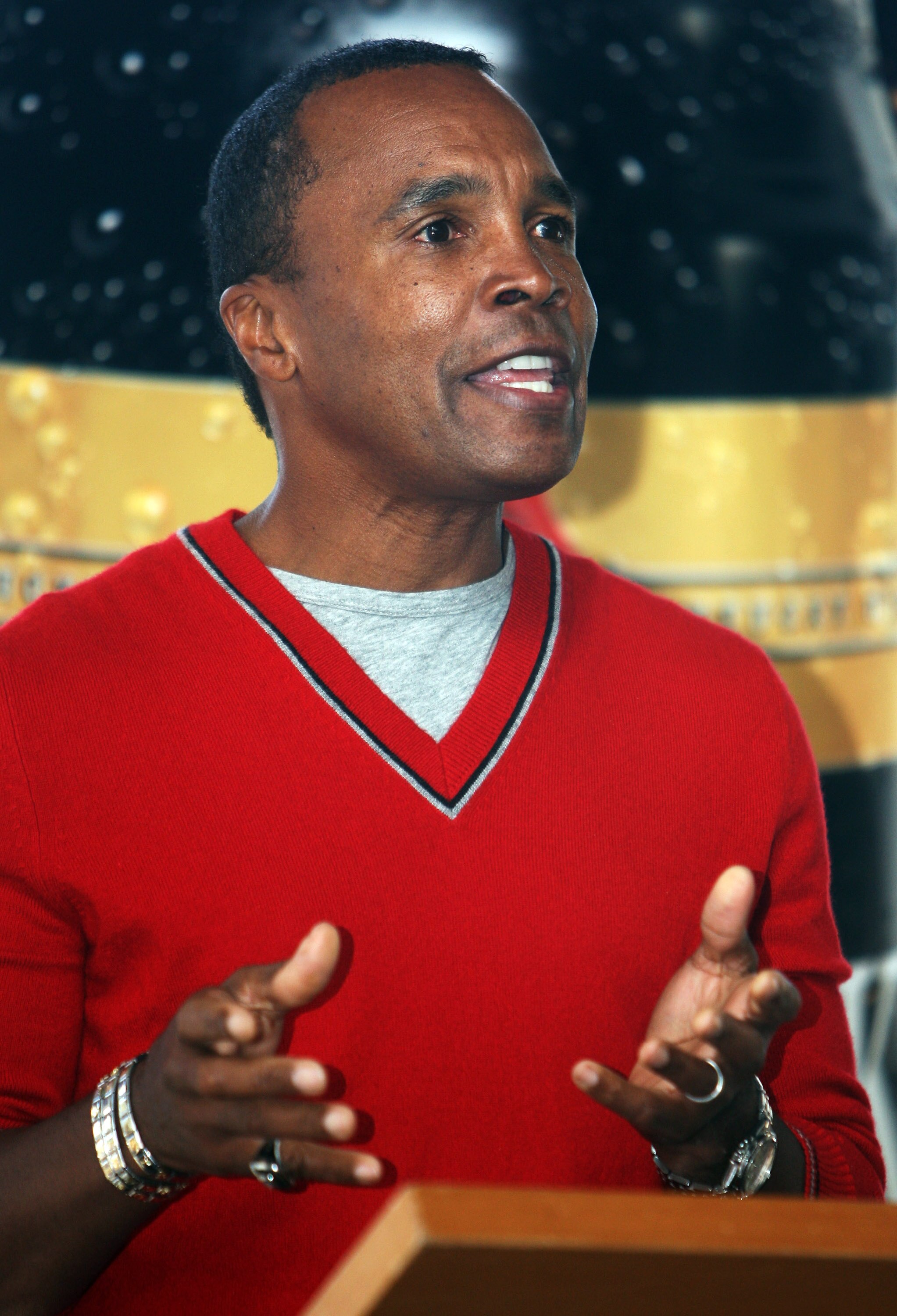 HAMILTON, NEW ZEALAND - SEPTEMBER 03:  Sugar Ray Leonard addresses the audience during a Q&A session at SKYCITY on September 3, 2009 in Hamilton, New Zealand.  (Photo by Sandra Mu/Getty Images)