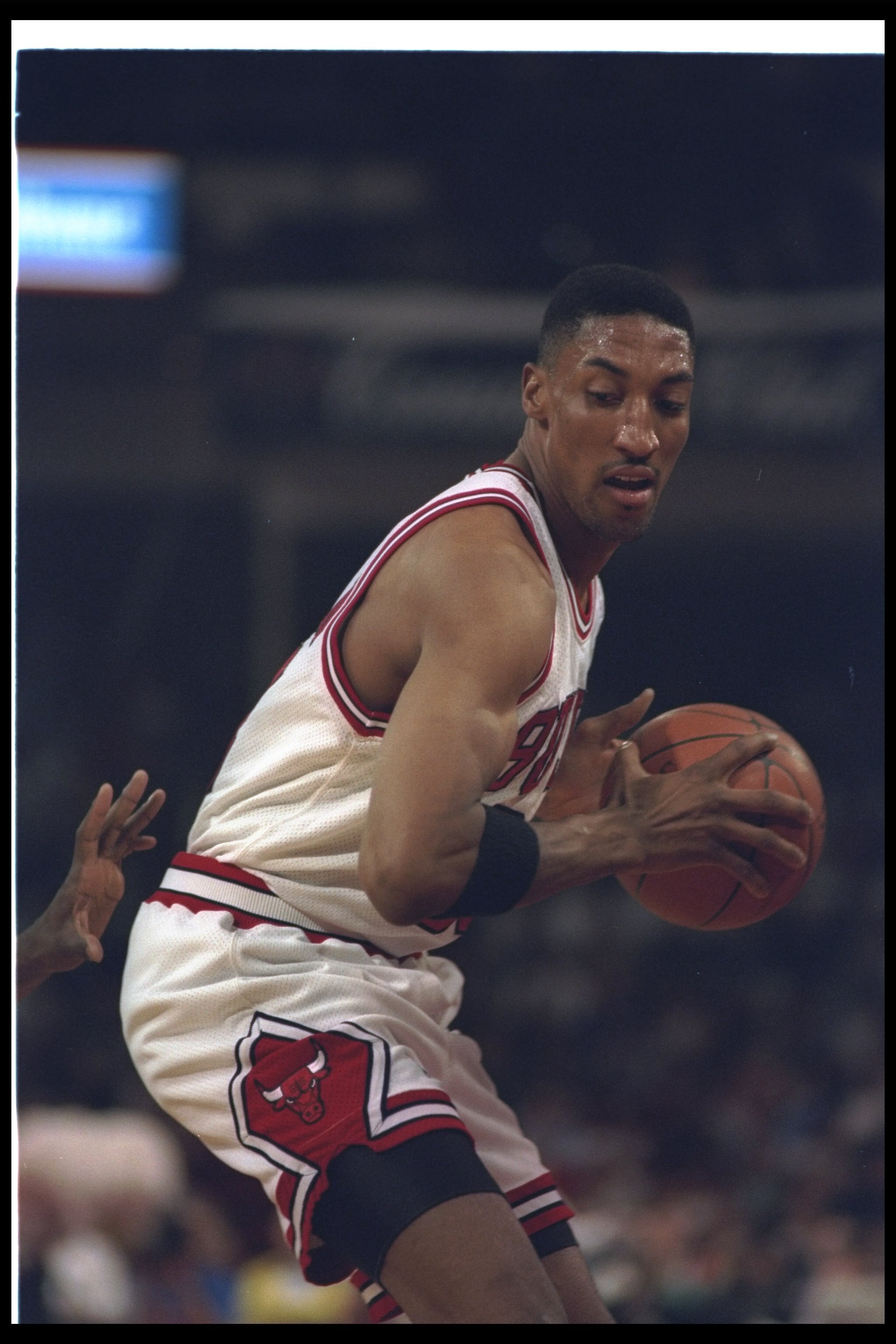 24 Apr 1994:  Forward Scottie Pippen of the Chicago Bulls works against the New York Knicks during a game at the United Center in Chicago, Illinois.  The Knicks won the game, 92-76. Mandatory Credit: Jonathan Daniel  /Allsport
