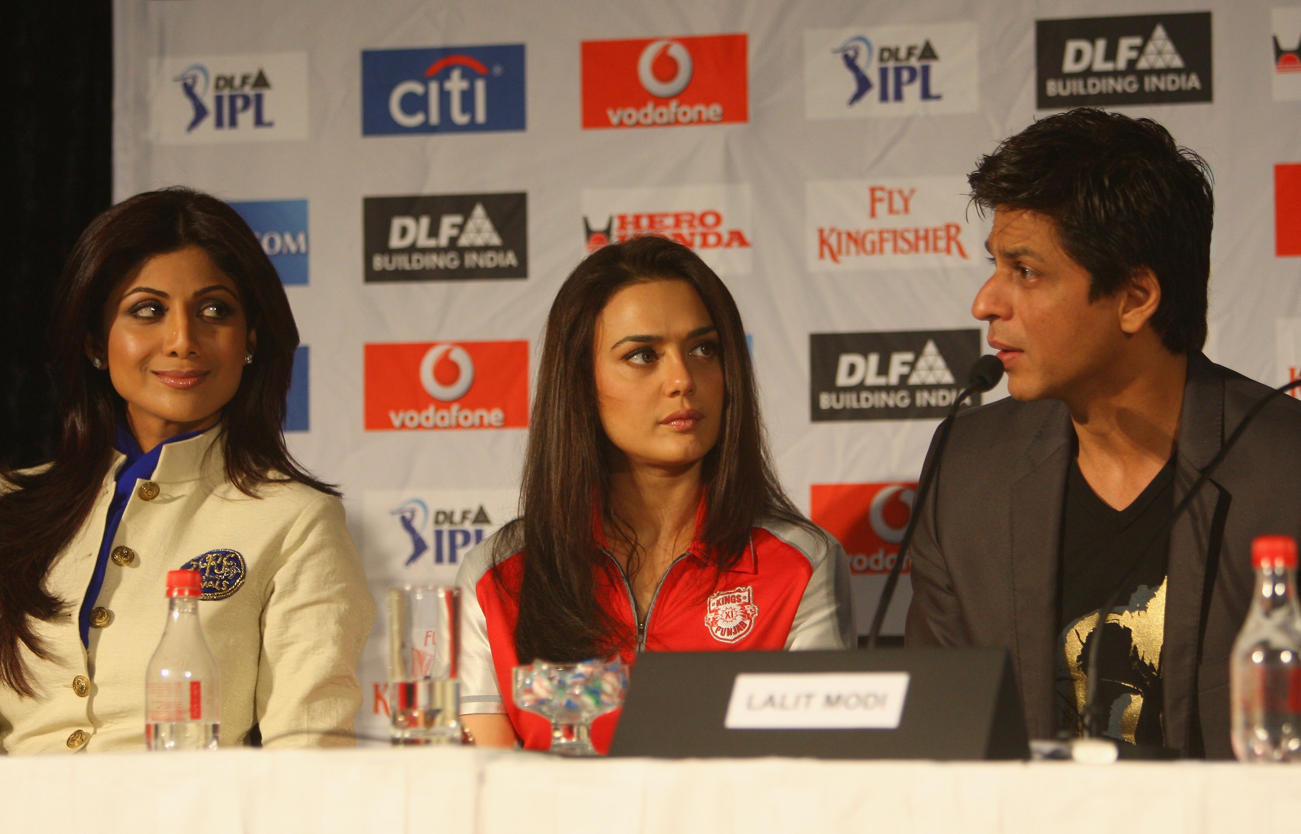 CAPE TOWN, SOUTH AFRICA - APRIL 16:  Shilpa Shetty of the Rajasthan Royals, Preity Zinta of the Deccan Chargers and Shah Rukh Khan of Kolkata Knight Riders talk to the press conference at the CTICC on April 16, 2009 in Cape Town, South Africa.  (Photo by