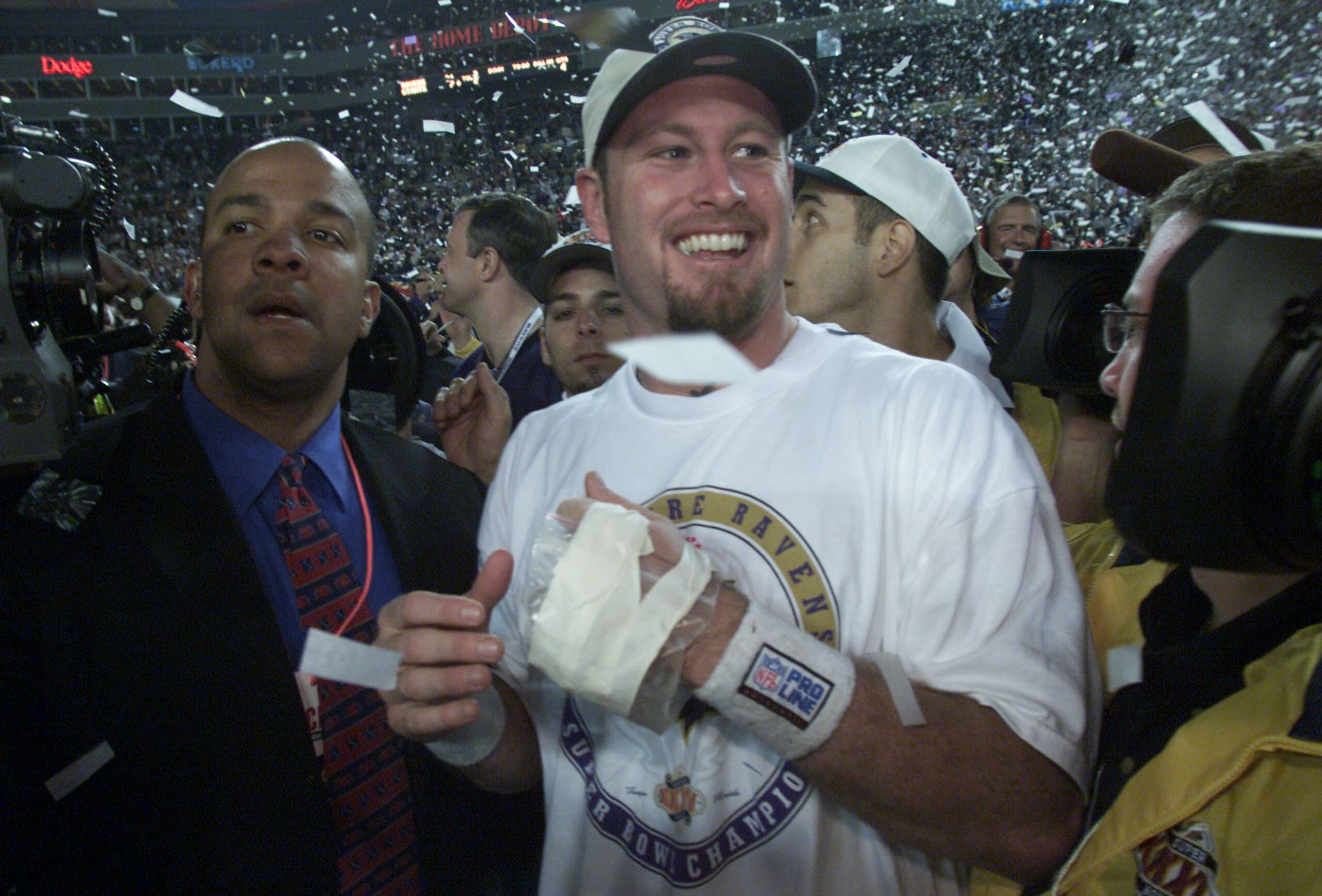 28 Jan 2001:   Quarterback Trent Dilfer of the Baltimore Ravens celebrates after defeating the New York Giants in Super Bowl XXXV at Raymond James Stadium in Tampa, Florida.  The Ravens won the game 34-7. DIGITAL IMAGE. Mandatory Credit: Brian Bahr/ALLSPO