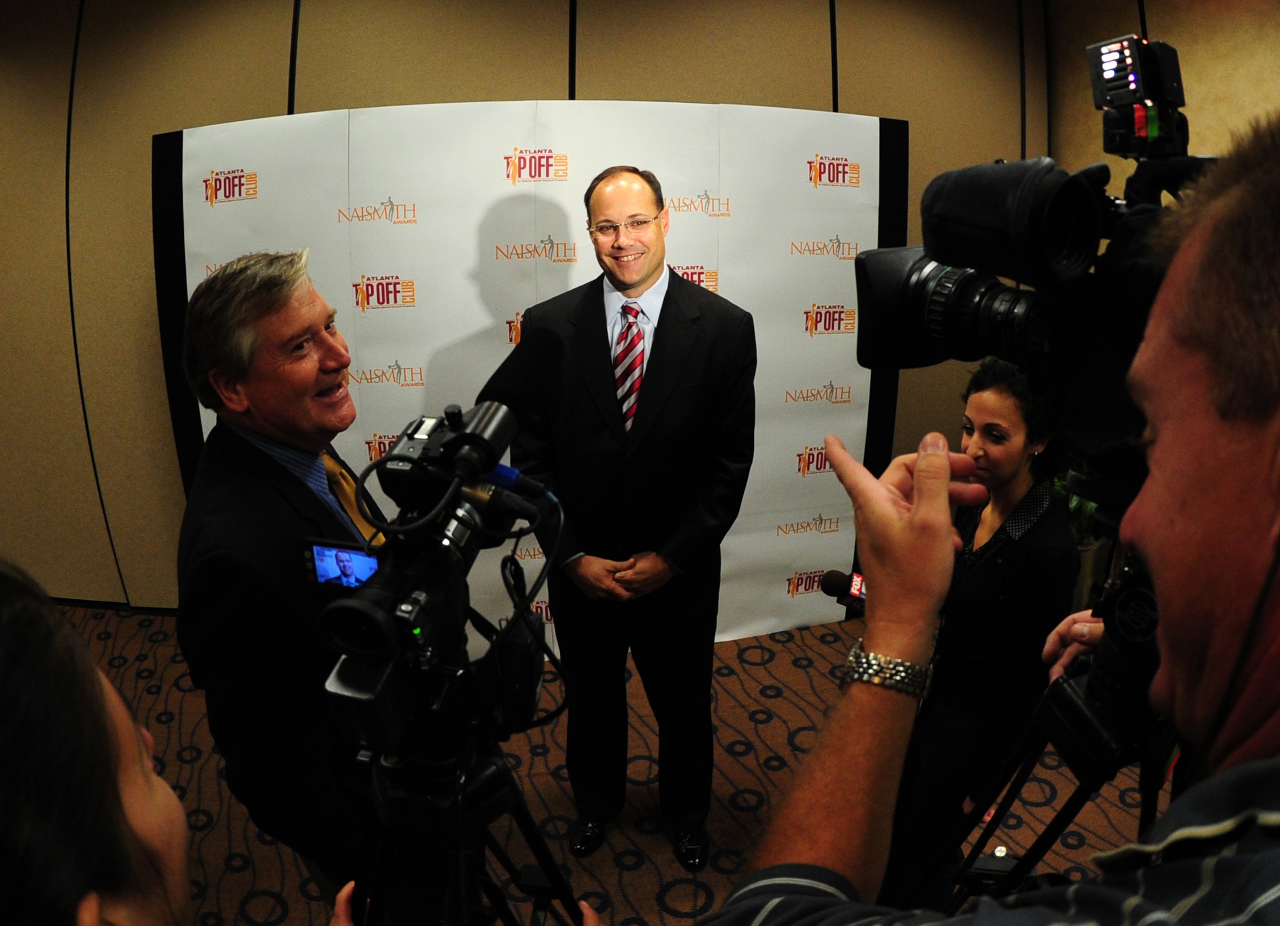 ATLANTA - NOVEMBER 1: Head Coach Mark Fox of the Georgia Bulldogs is interviewed before the Atlanta Tipoff Club Luncheon on November 1, 2010 in Atlanta, Georgia. (Photo by Scott Cunningham/Getty Images for Atlanta Tipoff Club) ATLANTA - NOVEMBER 1: Head Coach Mark Fox of the Georgia Bulldogs is interviewed before the Atlanta Tipoff Club Luncheon on November 1, 2010 in Atlanta, Georgia. (Photo by Scott Cunningham/Getty Images for Atlanta Tipoff Club)