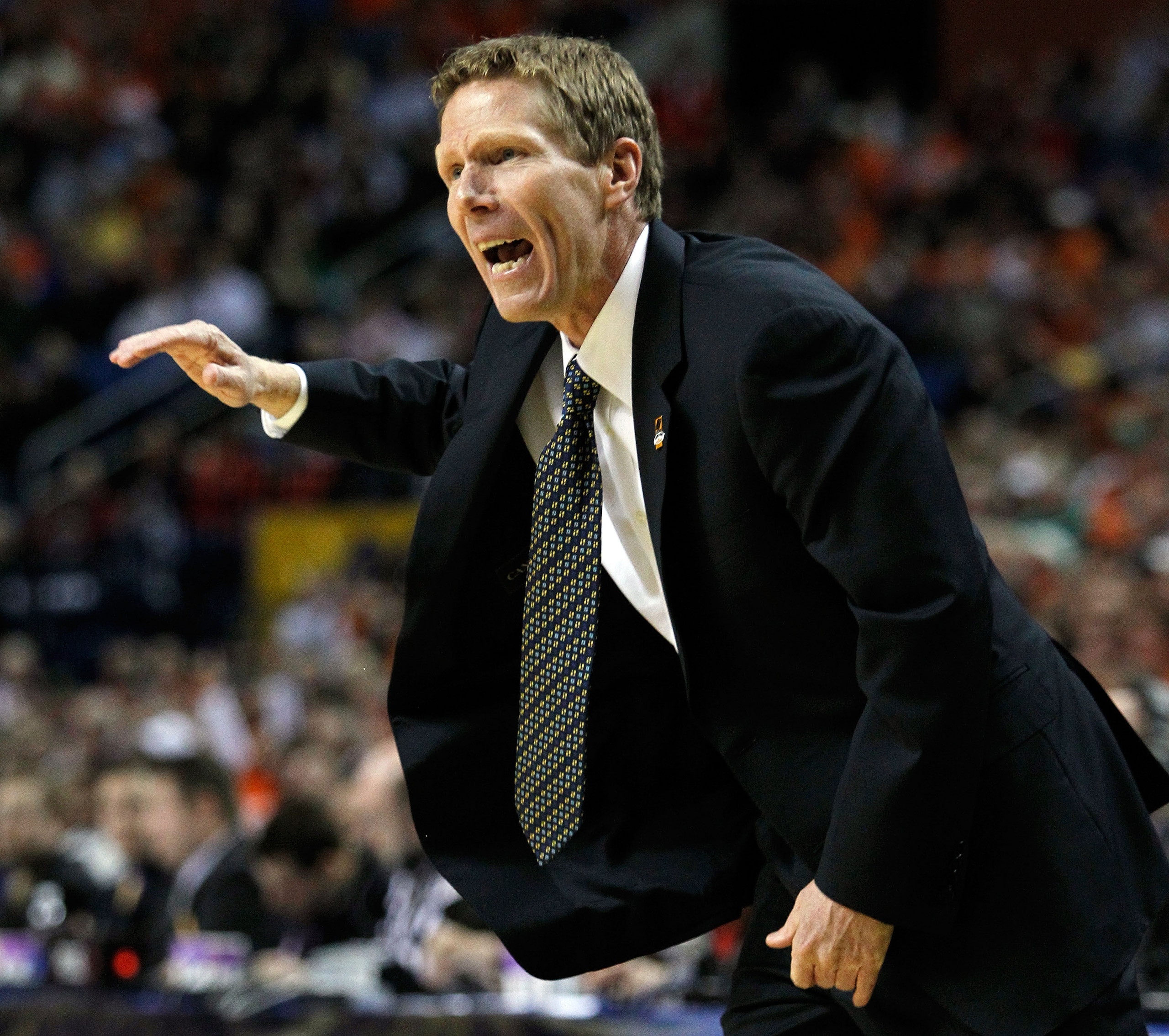 BUFFALO, NY - MARCH 21: Head coach Mark Few of the Gonzaga Bulldogs shouts from the bench against the Syracuse Orange during the second round of the 2010 NCAA men's basketball tournament at HSBC Arena at HSBC Arena on March 21, 2010 in Buffalo, New York. BUFFALO, NY - MARCH 21: Head coach Mark Few of the Gonzaga Bulldogs shouts from the bench against the Syracuse Orange during the second round of the 2010 NCAA men's basketball tournament at HSBC Arena at HSBC Arena on March 21, 2010 in Buffalo, New York.