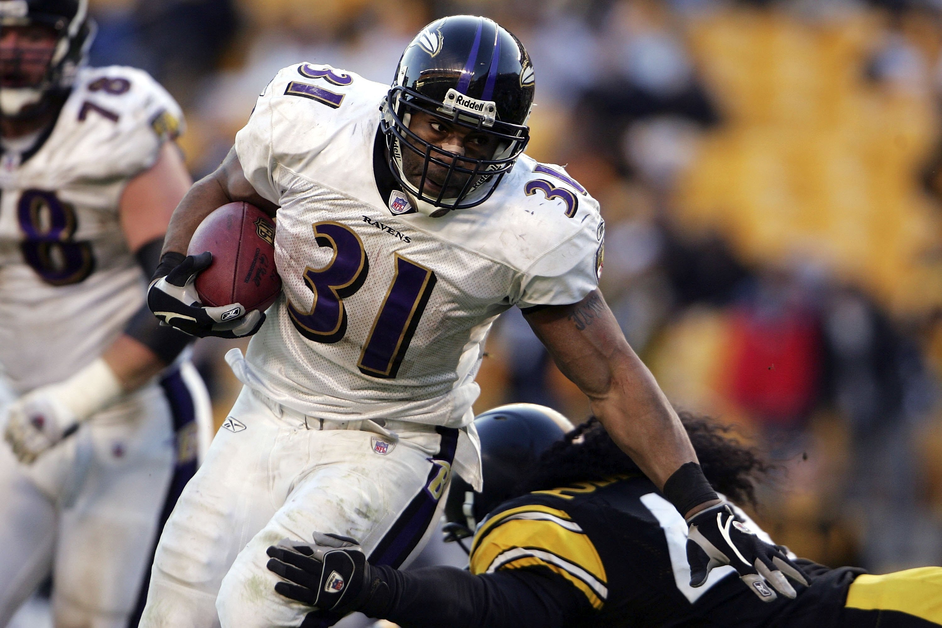 PITTSBURGH - DECEMBER 24:  Jamal Lewis #31 of the Baltimore Ravens makes a break against the Pittsburg Steelers on December 24, 2006 at Heinz Field in Pittsburgh, Pennsylvania.  (Photo by Chris McGrath/Getty Images)