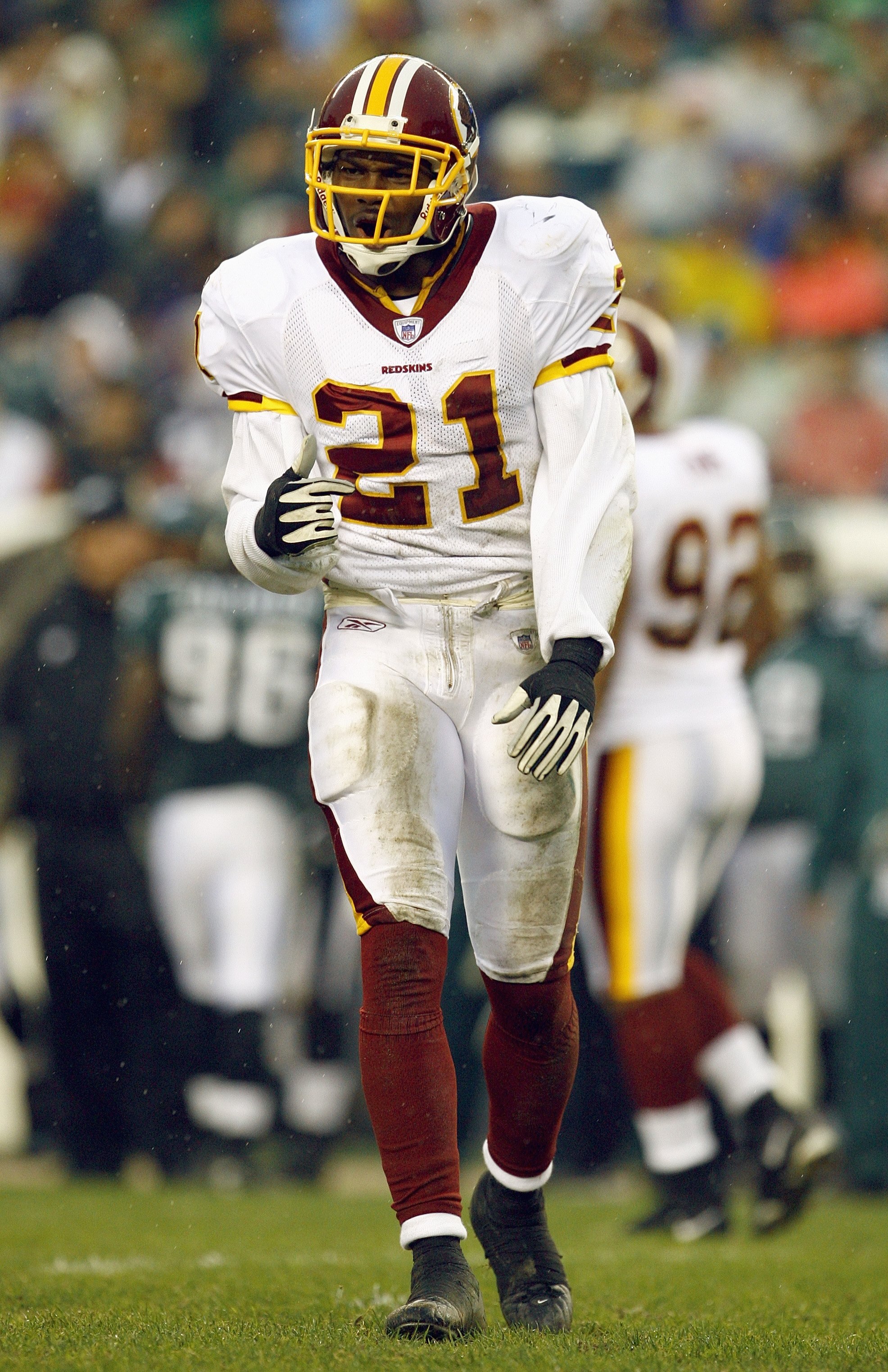 PHILADELPHIA - NOVEMBER 12:  Sean Taylor #21 of the Washington Redskins jogs on the field during the game against the Philadelphia Eagles at Lincoln Financial Field on November 12, 2006 in Philadelphia, Pennsylvania. (Photo by Jamie Squire/Getty Images)