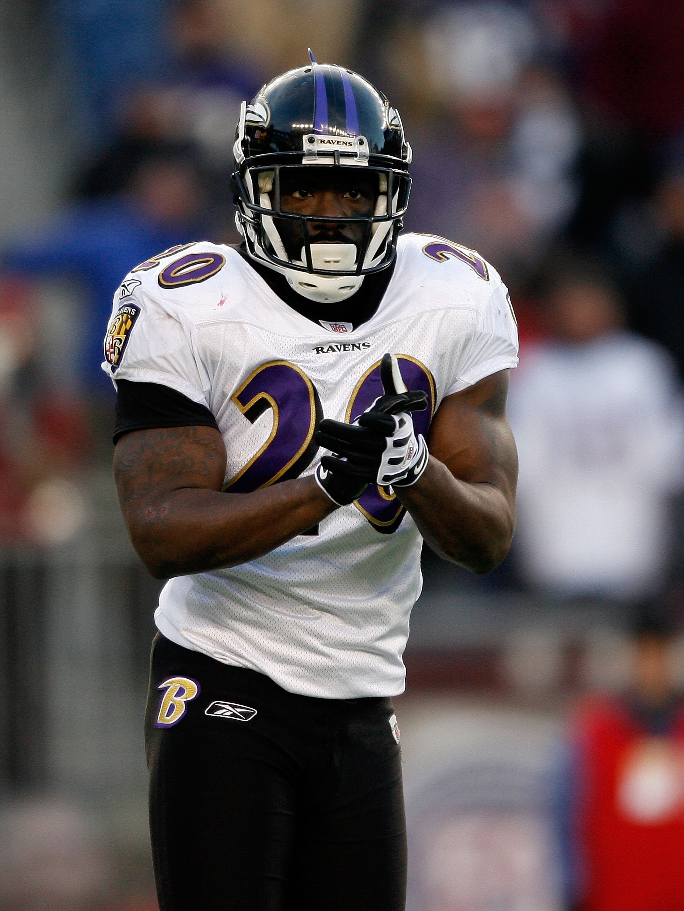 FOXBORO, MA - JANUARY 10:  Ed Reed #20 of the Baltimore Ravens looks on against the New England Patriots during the 2010 AFC wild-card playoff game at Gillette Stadium on January 10, 2010 in Foxboro, Massachusetts. The Ravens won 33-14.  (Photo by Elsa/Ge