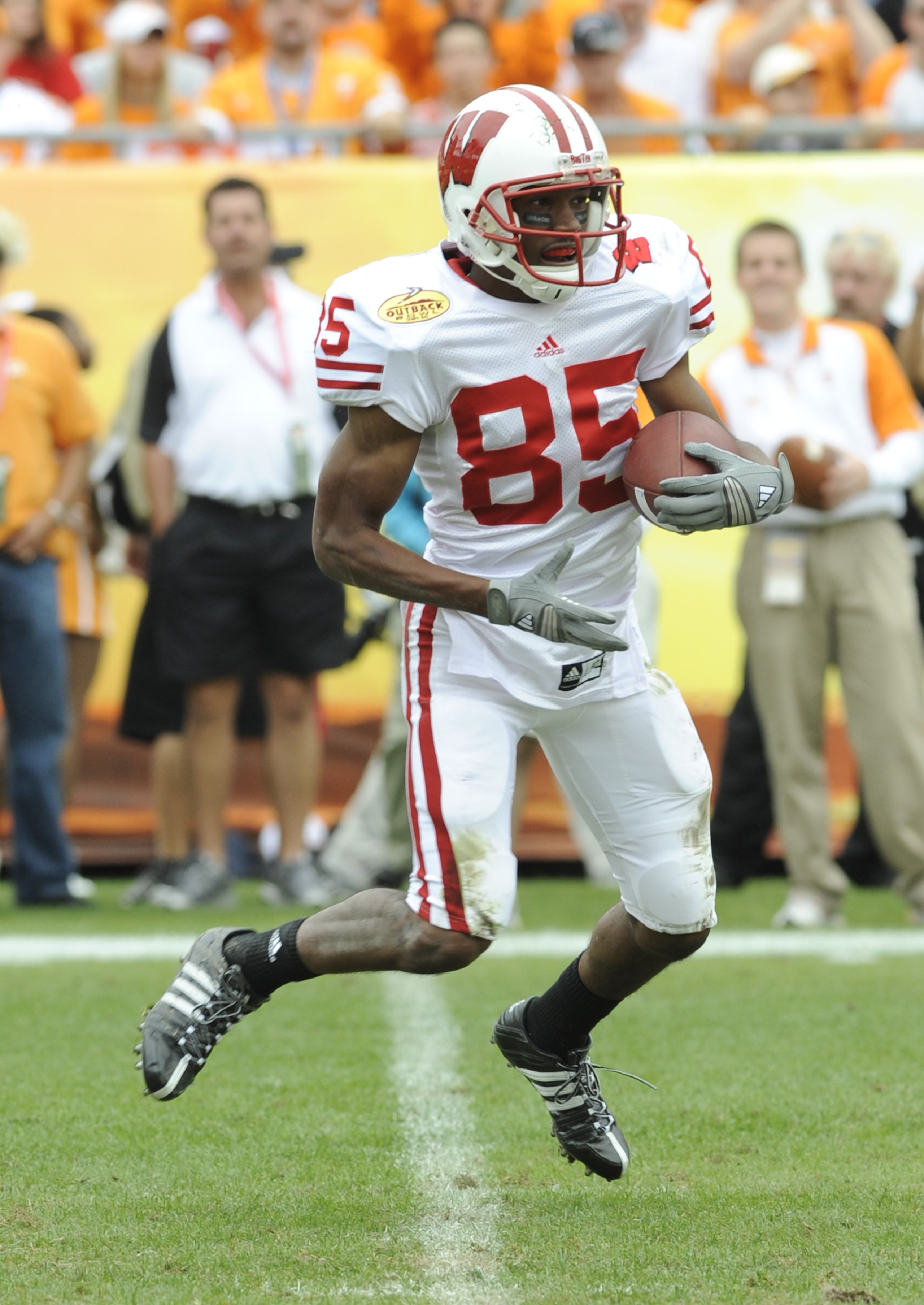 TAMPA, FL -  JANUARY 1: Wide receiver David Gilreath #85 of the Wisconsin Badgers rushes upfield against the Tennessee Volunteers in the 2008 Outback Bowl at Raymond James Stadium on January 1, 2008 in Tampa, Florida.  The Volunteers won 21 - 17. (Photo b