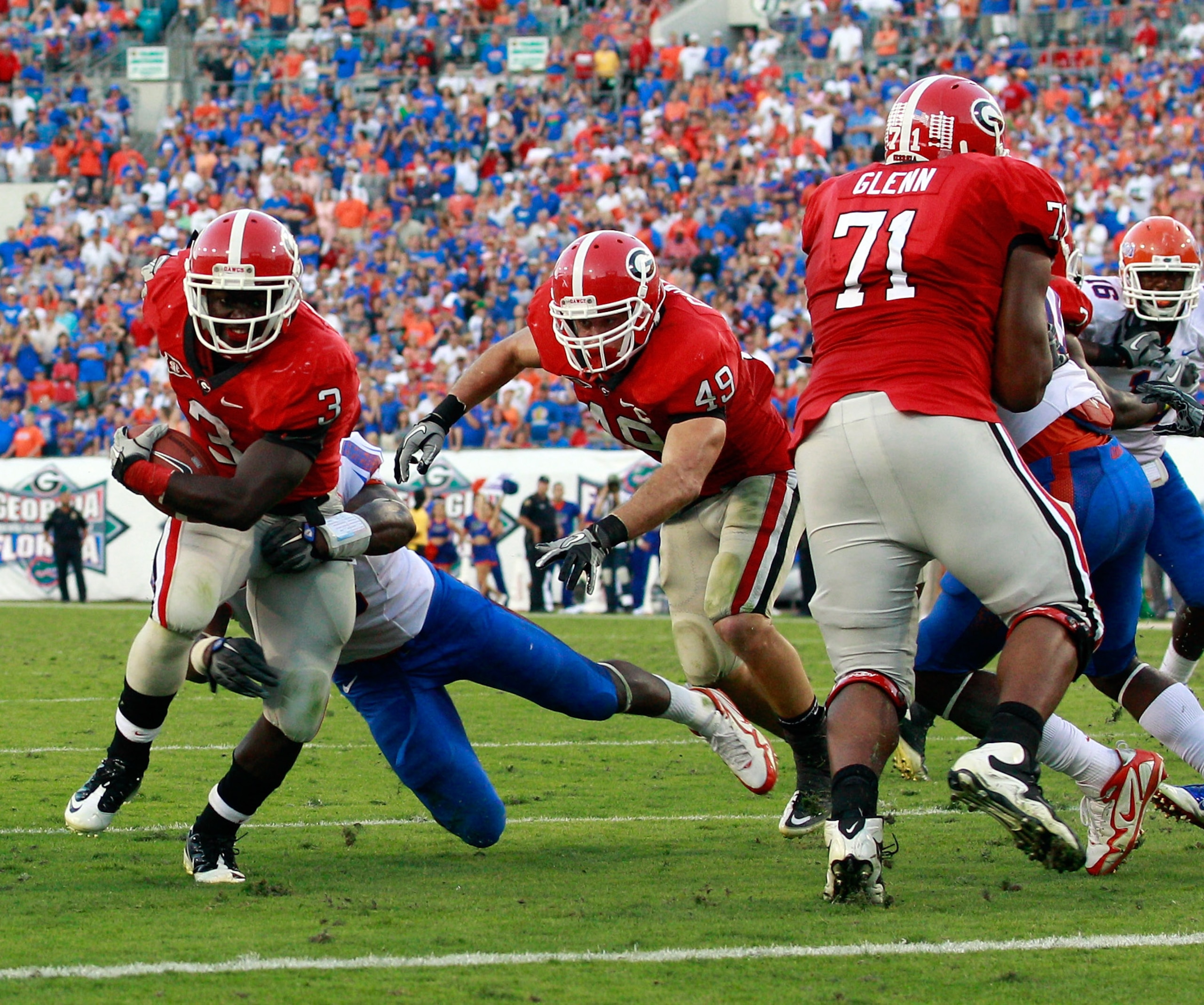 JACKSONVILLE, FL - OCTOBER 30:  Washaun Ealey #3 of the Georgia Bulldogs runs for yardage during the game against the Florida Gators at EverBank Field on October 30, 2010 in Jacksonville, Florida.  (Photo by Sam Greenwood/Getty Images)