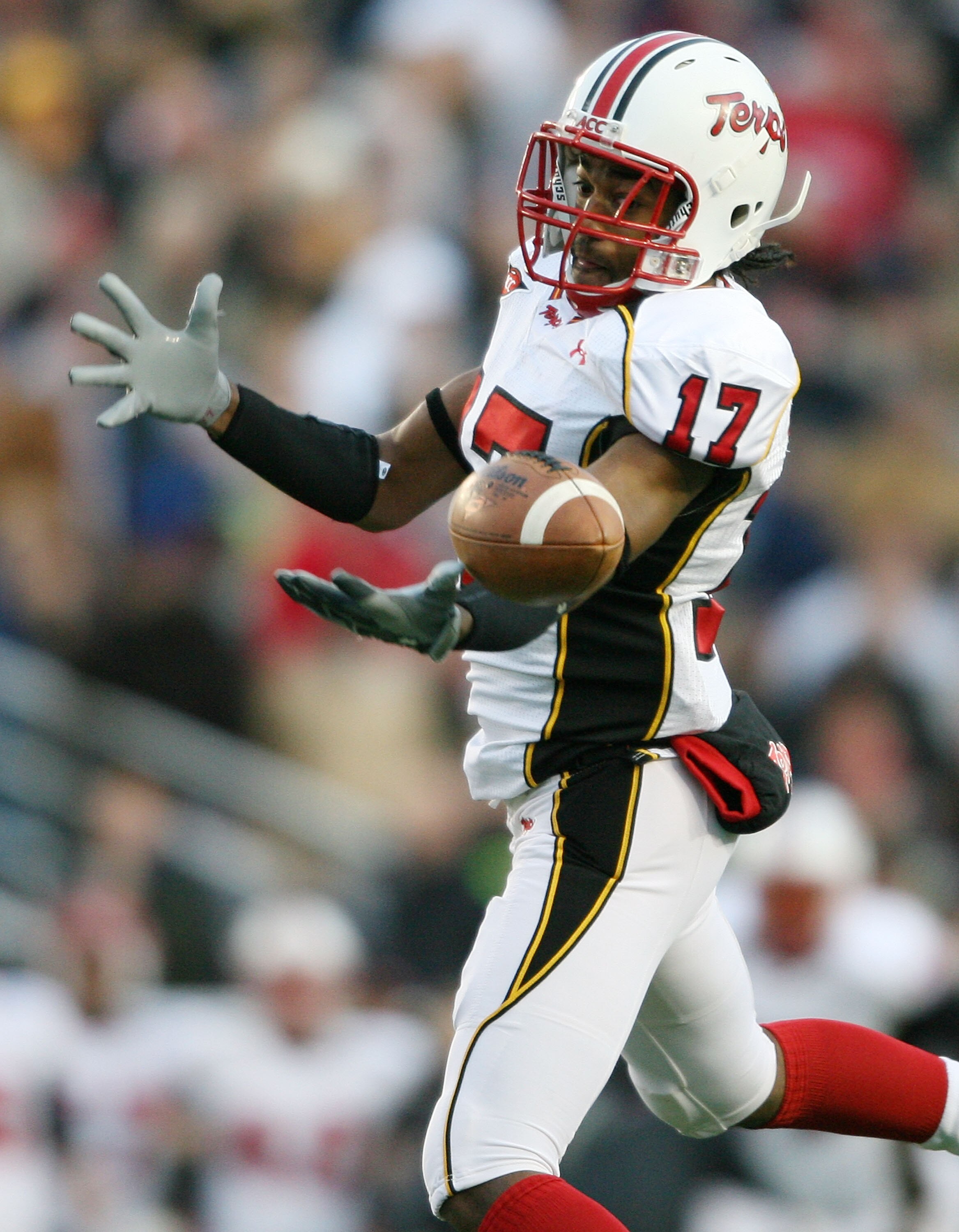 CHESTNUT HILL, MA - NOVEMBER 29:  Danny Oquendo  #17 of the Maryland Terrapins misses a pass in the first quarter against the Boston College Eagles on November 29, 2008 at Alumni Stadium in Chestnut Hill, Massachusetts.  (Photo by Elsa/Getty Images)