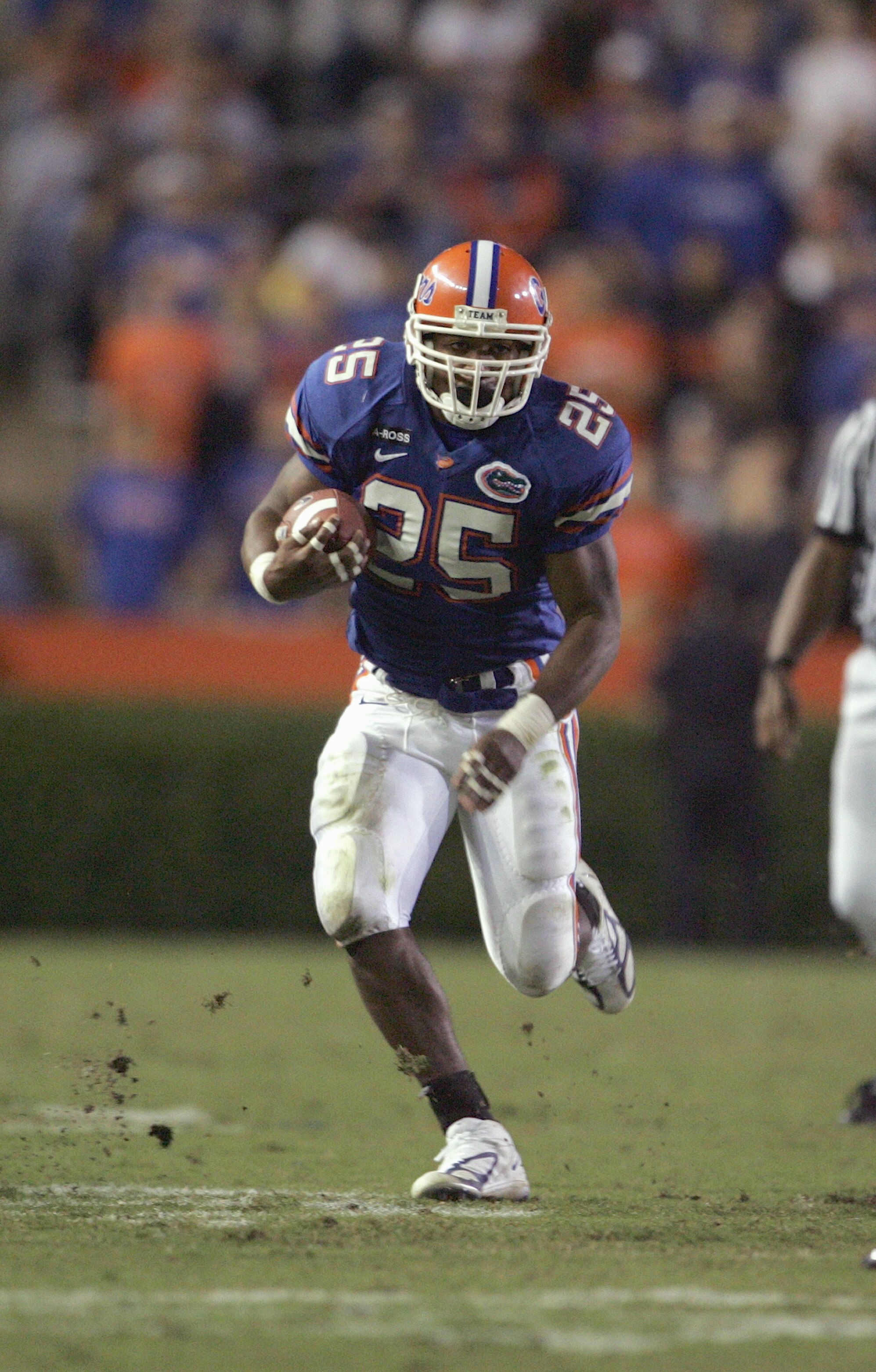 GAINESVILLE, FL - NOVEMBER 13:  Running back Skyler Thornton #25 of the Florida Gators runs upfield against the South Carolina Gamecocks during the game at Ben Hill Griffin Stadium on November 13, 2004 in Gainesville, Florida. Florida defeated South Carol