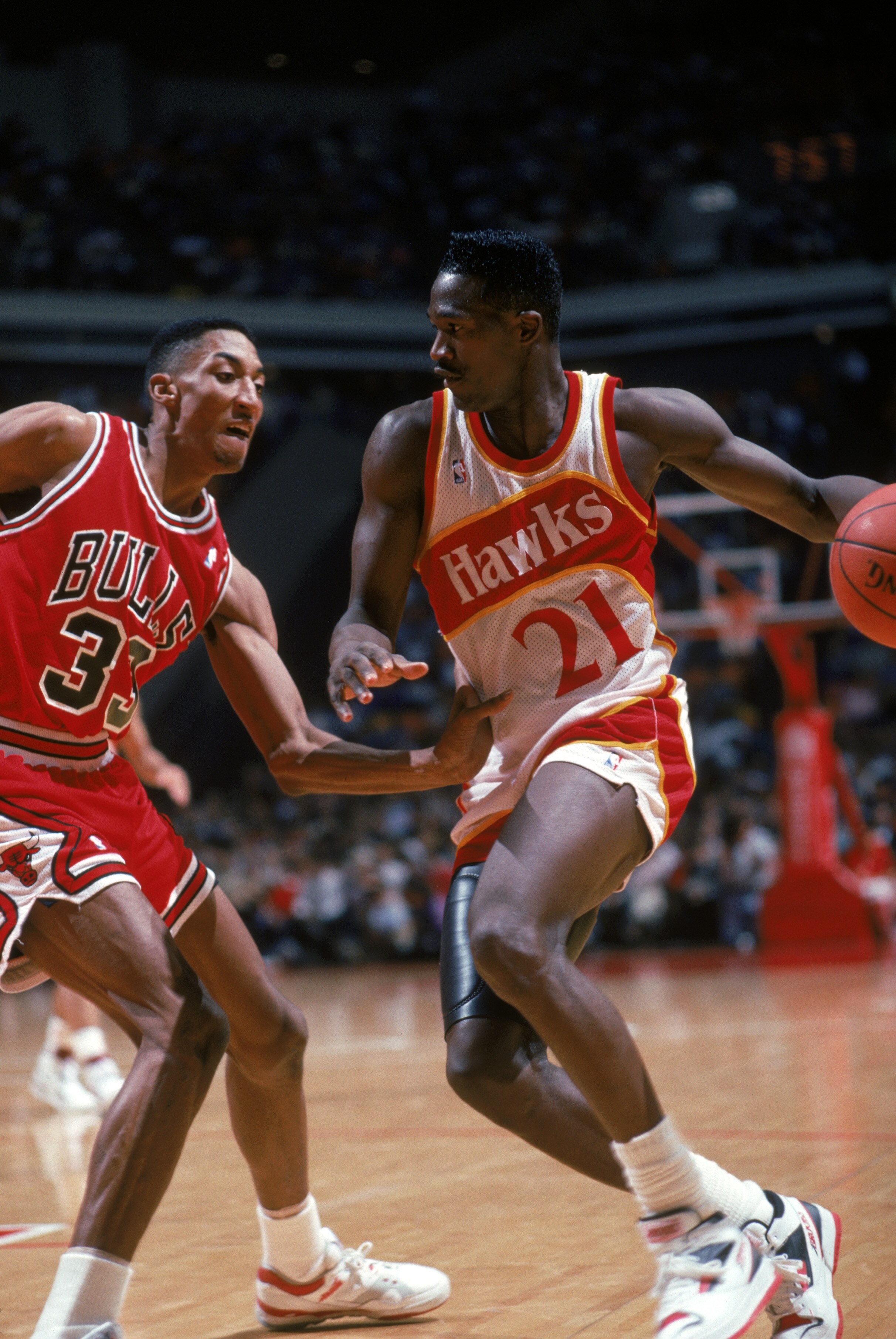 ATLANTA - 1989:  Dominique Wilkins #21 of the Atlanta Hawks drives against Scottie Pippen #33 of the Chicago Bull during a 1989 NBA season game at Philips Arena in Atlanta, Georgia.  (Photo by Scott Cunningham/Getty Images)