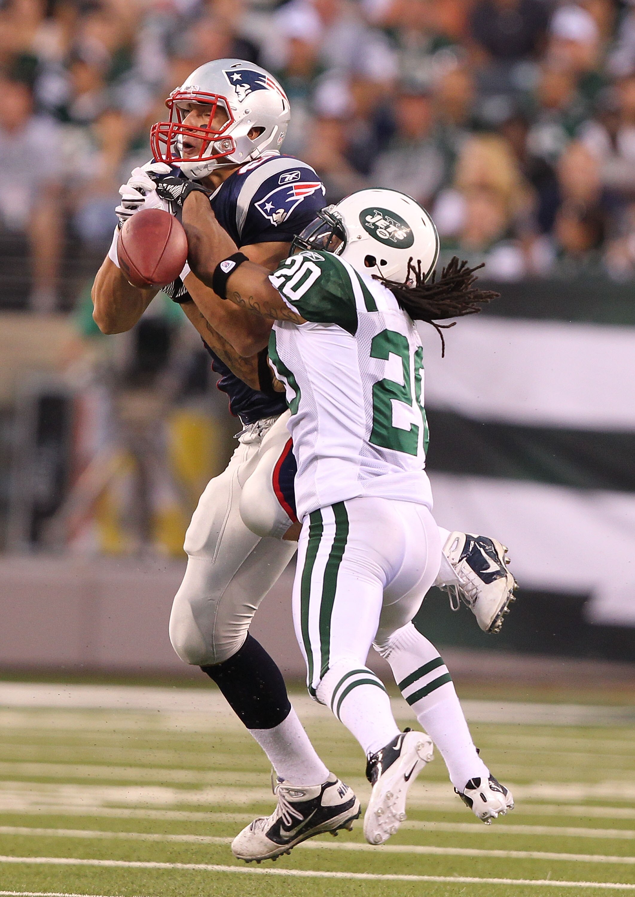 EAST RUTHERFORD, NJ - SEPTEMBER 19:  Kyle Wilson #20 of the New York Jets breaks up a pass against Rob Gronkowski #87 of the New England Patriots during their  game on September 19, 2010 at the New Meadowlands Stadium  in East Rutherford, New Jersey.  (Ph