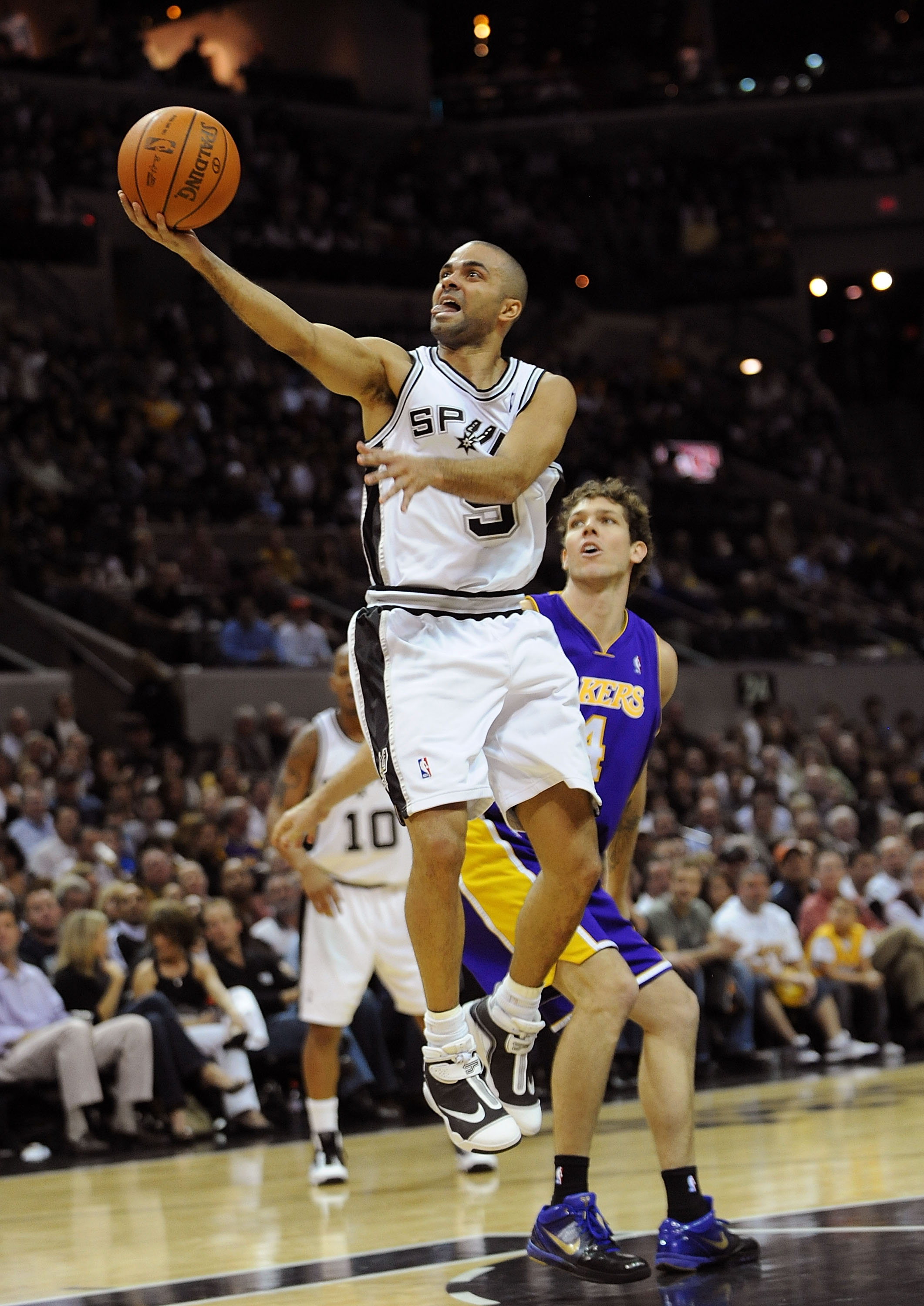 SAN ANTONIO - JANUARY 12: Guard Tony Parker #9 of the San Antonio Spurs takes a shot against Luke Walton #4 of the Los Angeles Lakers on January 12, 2010 at AT&T Center in San Antonio, Texas. NOTE TO USER: User expressly acknowledges and agrees that, by SAN ANTONIO - JANUARY 12: Guard Tony Parker #9 of the San Antonio Spurs takes a shot against Luke Walton #4 of the Los Angeles Lakers on January 12, 2010 at AT&T Center in San Antonio, Texas. NOTE TO USER: User expressly acknowledges and agrees that, by