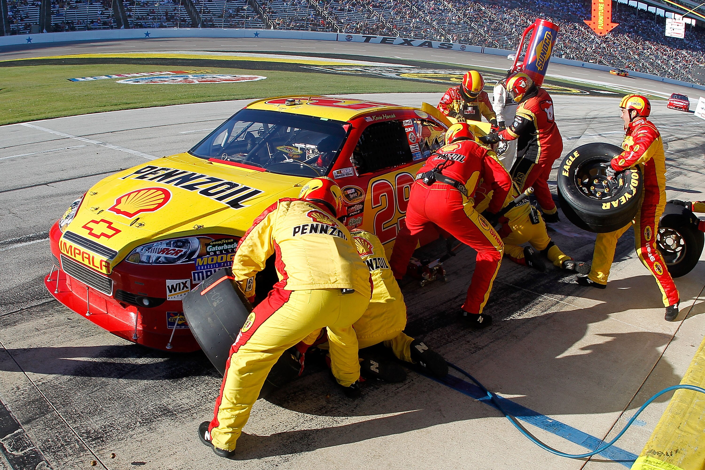 FORT WORTH, TX - NOVEMBER 07:  Kevin Harvick, driver of the #29 Shell/Pennzoil Chevrolet, makes a pit stop during the NASCAR Sprint Cup Series AAA Texas 500 at Texas Motor Speedway on November 7, 2010 in Fort Worth, Texas.  (Photo by Todd Warshaw/Getty Im