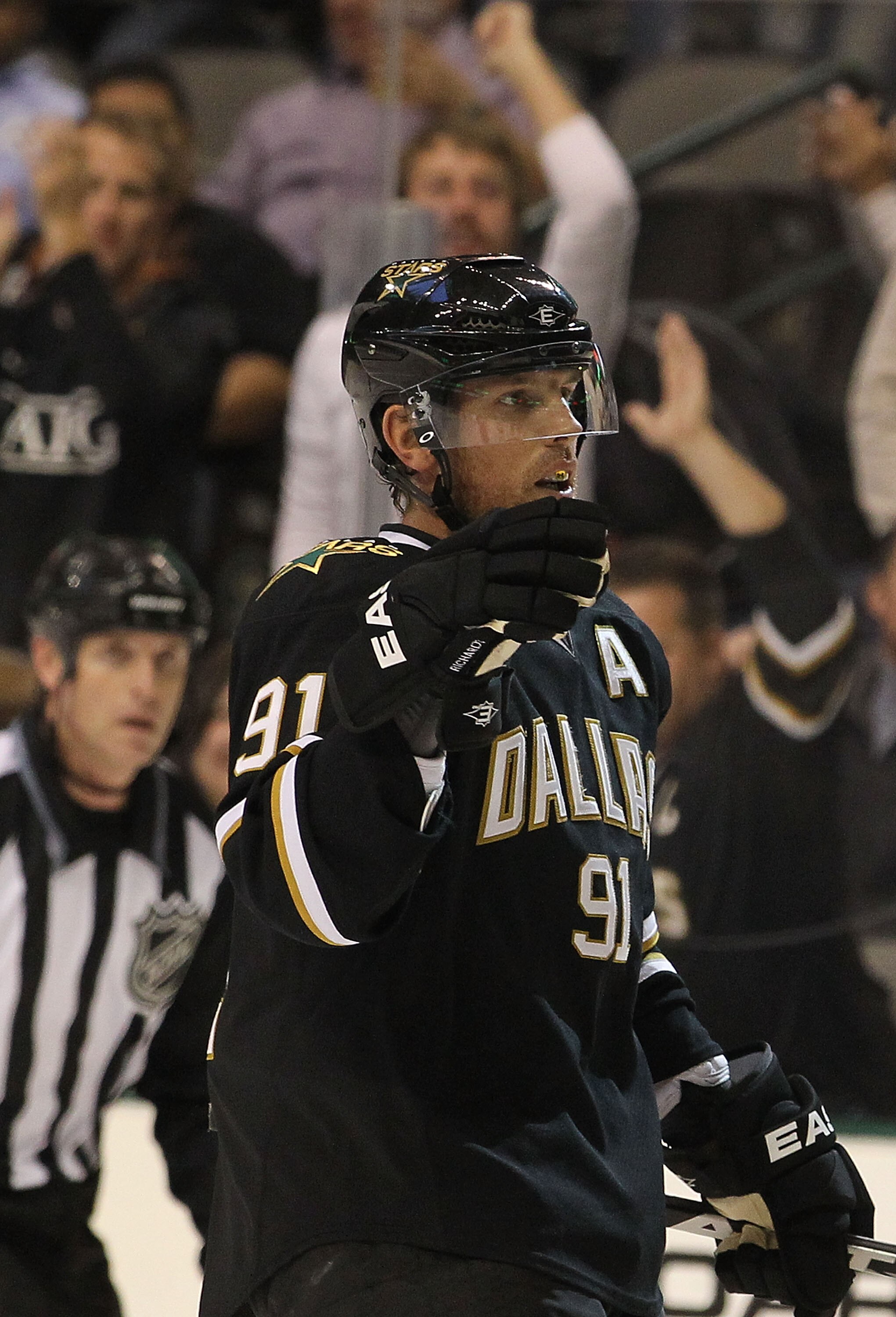 DALLAS - OCTOBER 28:  Center Brad Richards #91 of the Dallas Stars celebrates a power play goal against the Los Angeles Kings on October 28, 2010 in Dallas, Texas.  (Photo by Ronald Martinez/Getty Images)