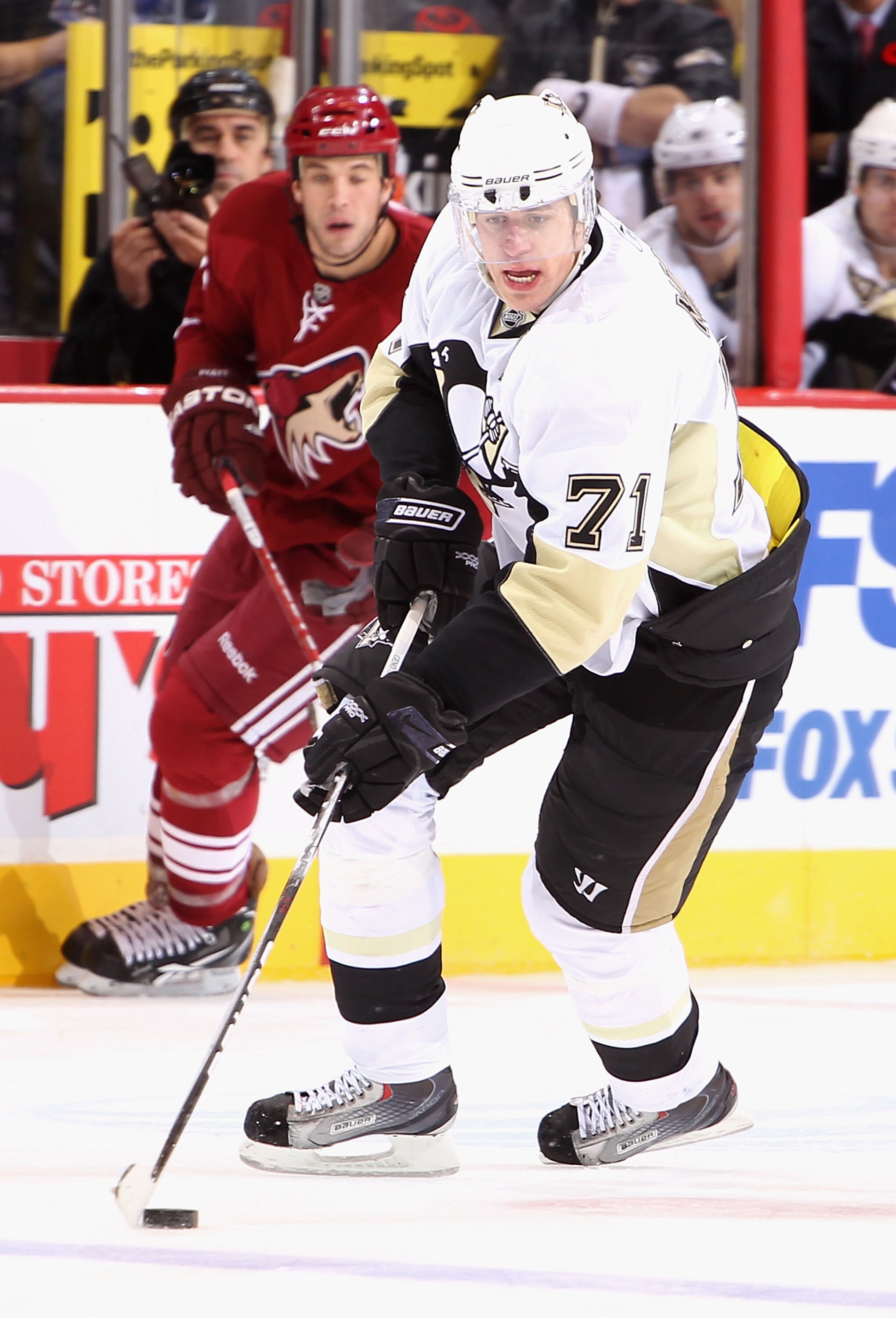 GLENDALE, AZ - NOVEMBER 06:  Evgeni Malkin #71 of the Pittsburgh Penguins skates with the puck during the NHL game against the Phoenix Coyotes at Jobing.com Arena on November 6, 2010 in Glendale, Arizona. The Penguins defeated the Coyotes 4-3 in an overti