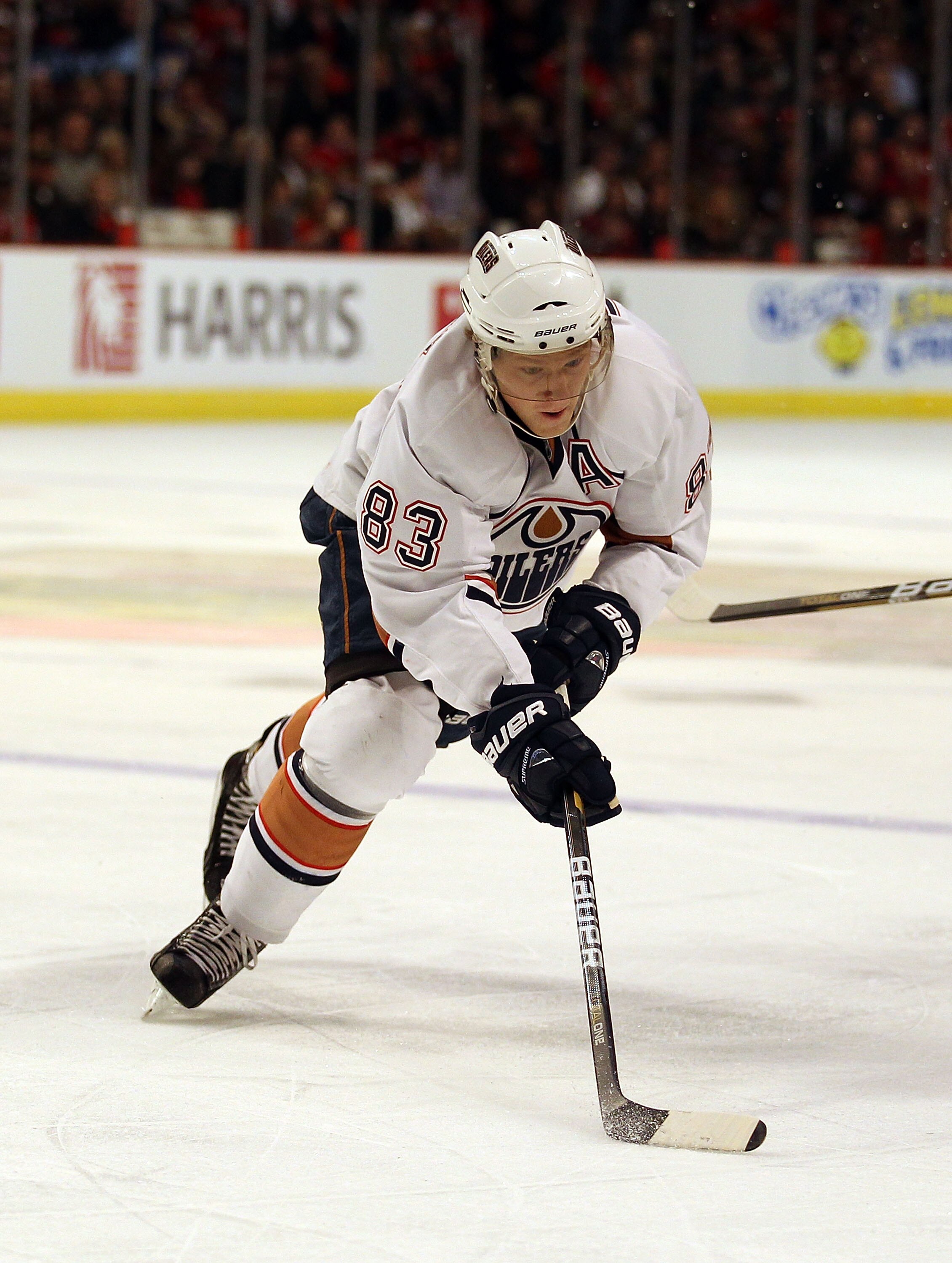 CHICAGO - OCTOBER 29: Ales Hemsky #83 of the Edmonton Oilers controls the puck against the Chicago Blackhawks at the United Center on October 29, 2010 in Chicago, Illinois. The Oilers defeated the Blackhawks 7-4. (Photo by Jonathan Daniel/Getty Images)
