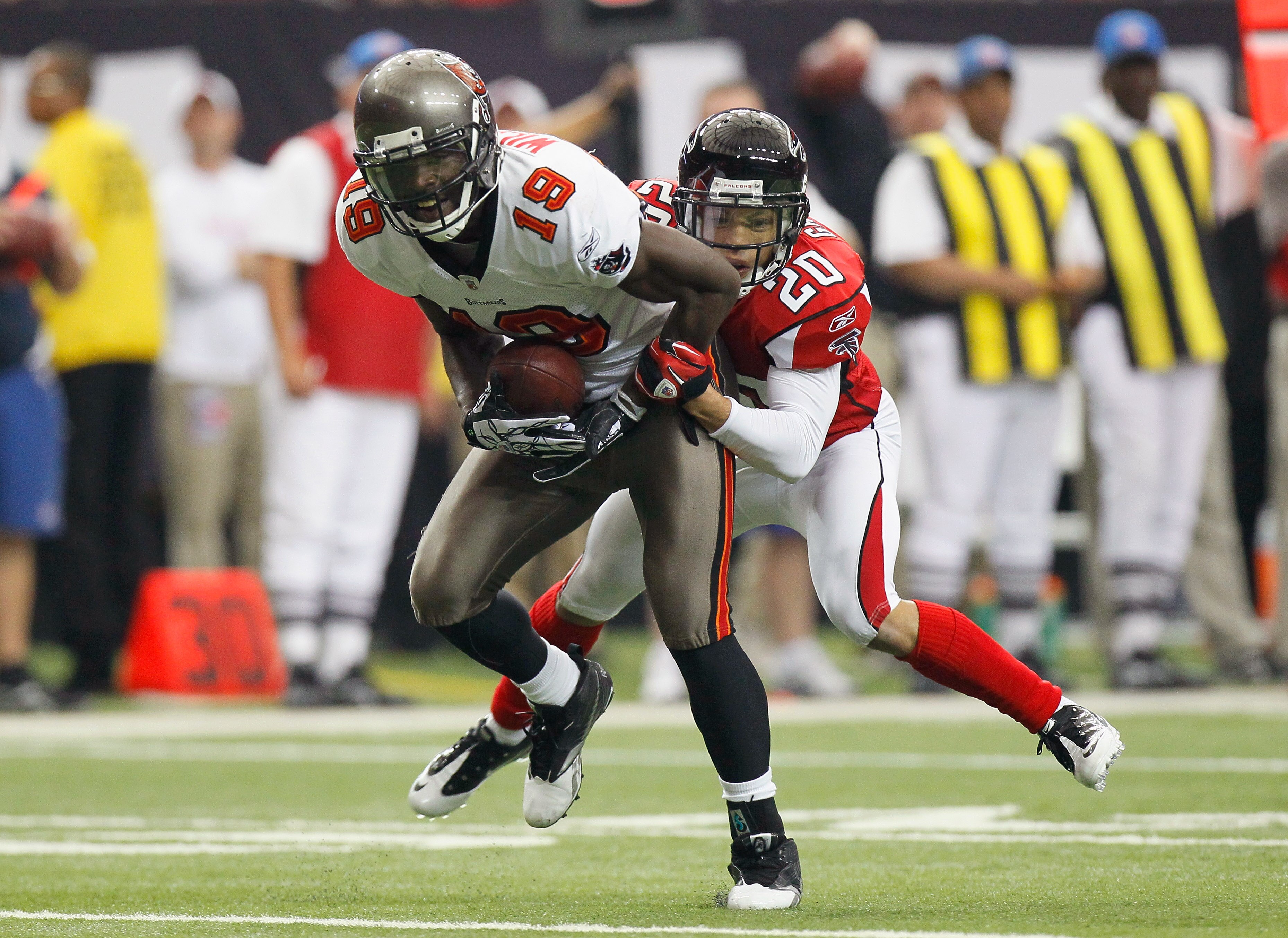 ATLANTA - NOVEMBER 07:  Mike Williams #19 of the Tampa Bay Buccaneers pulls in this reception against Brent Grimes #20 of the Atlanta Falcons at Georgia Dome on November 7, 2010 in Atlanta, Georgia.  (Photo by Kevin C. Cox/Getty Images)