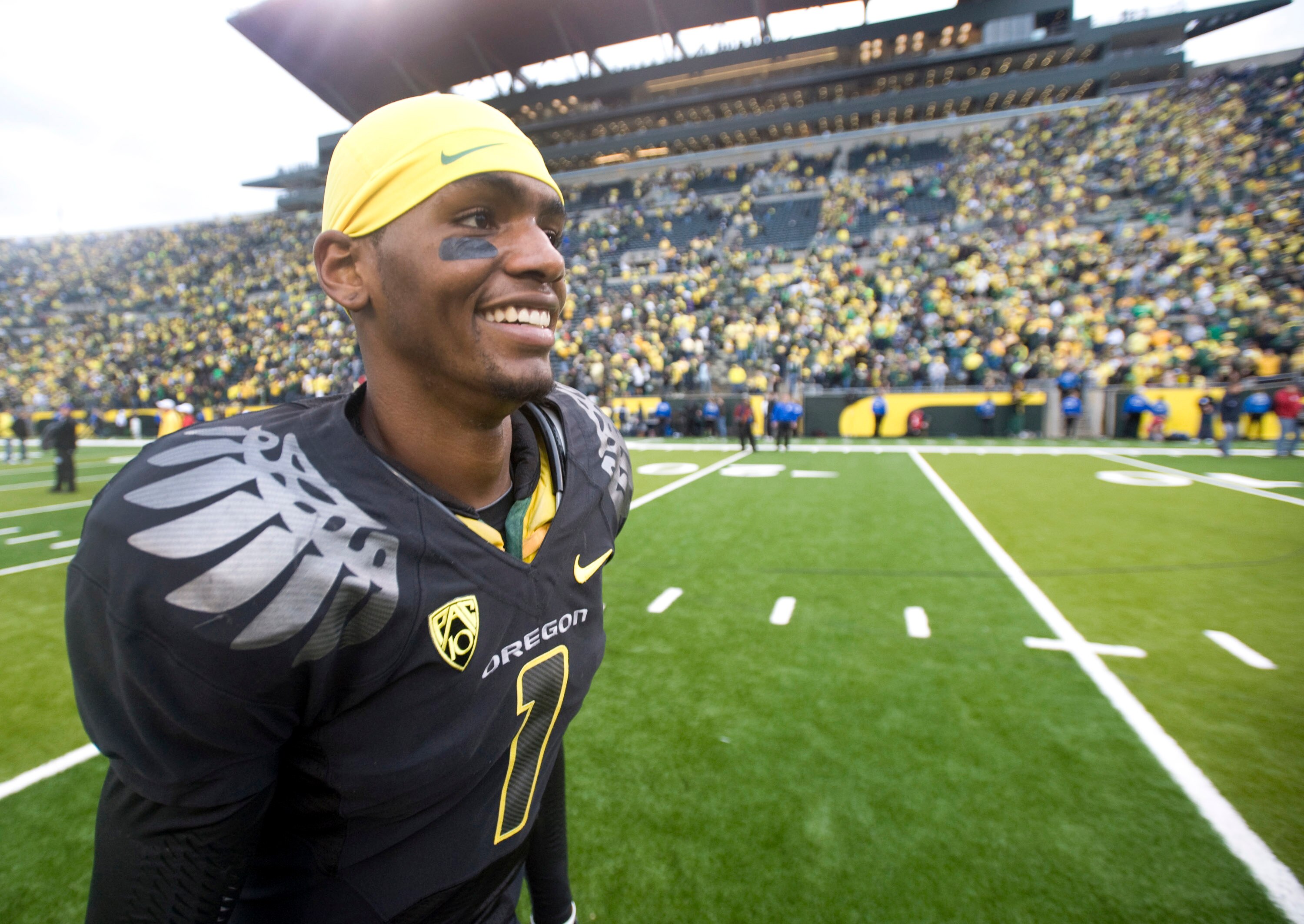 EUGENE, OR - NOVEMBER 6: Quarterback Darron Thomas #1 of the Oregon Ducks smiles as he runs off the field after the game against the Washington Huskies at Autzen Stadium on November 6, 2010 in Eugene, Oregon. The Ducks won the game 53-16. (Photo by Steve