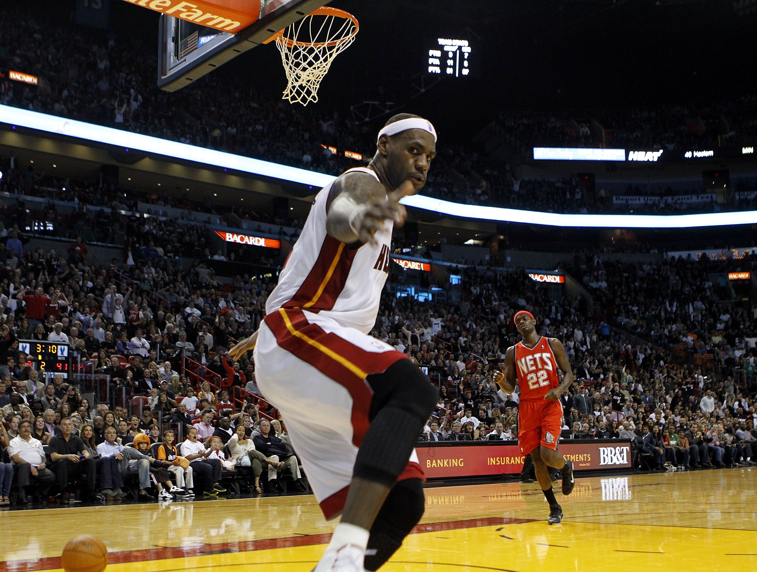 MIAMI - NOVEMBER 06:  Forward LeBron James #6 of the Miami Heat dunks against the New Jersey Nets  at American Airlines Arena on November 6, 2010 in Miami, Florida. NOTE TO USER: User expressly acknowledges and agrees that, by downloading and or using thi
