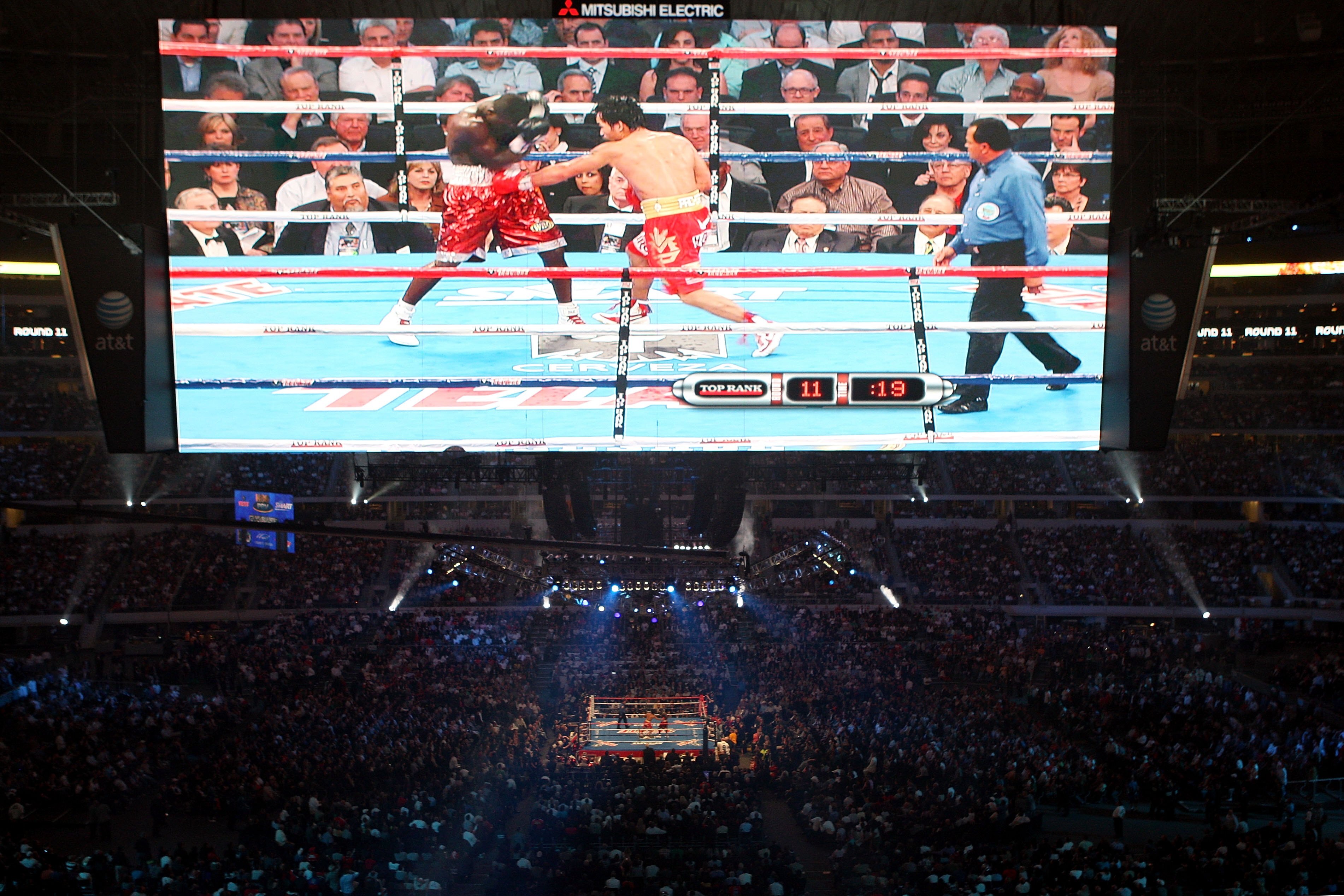 ARLINGTON, TX - MARCH 13:  (L-R) Manny Pacquiao of the Philippines throws a left to the body of Joshua Clottey of Ghana during the WBO welterweight title fight at Cowboys Stadium on March 13, 2010 in Arlington, Texas.  (Photo by Jed Jacobsohn/Getty Images
