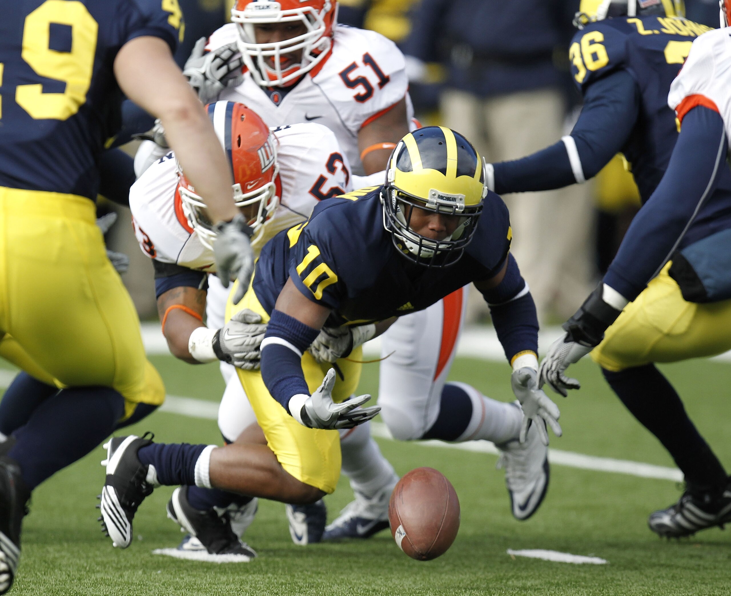 ANN ARBOR, MI - NOVEMBER 06:  Jeremy Gallon #10 of the Michigan Wolverines fumbles a kickoff return after being hit by Dustin Jefferson #53 of the Illinios Fighting Illini at Michigan Stadium on November 6, 2010 in Ann Arbor, Michigan. Michigan won the ga