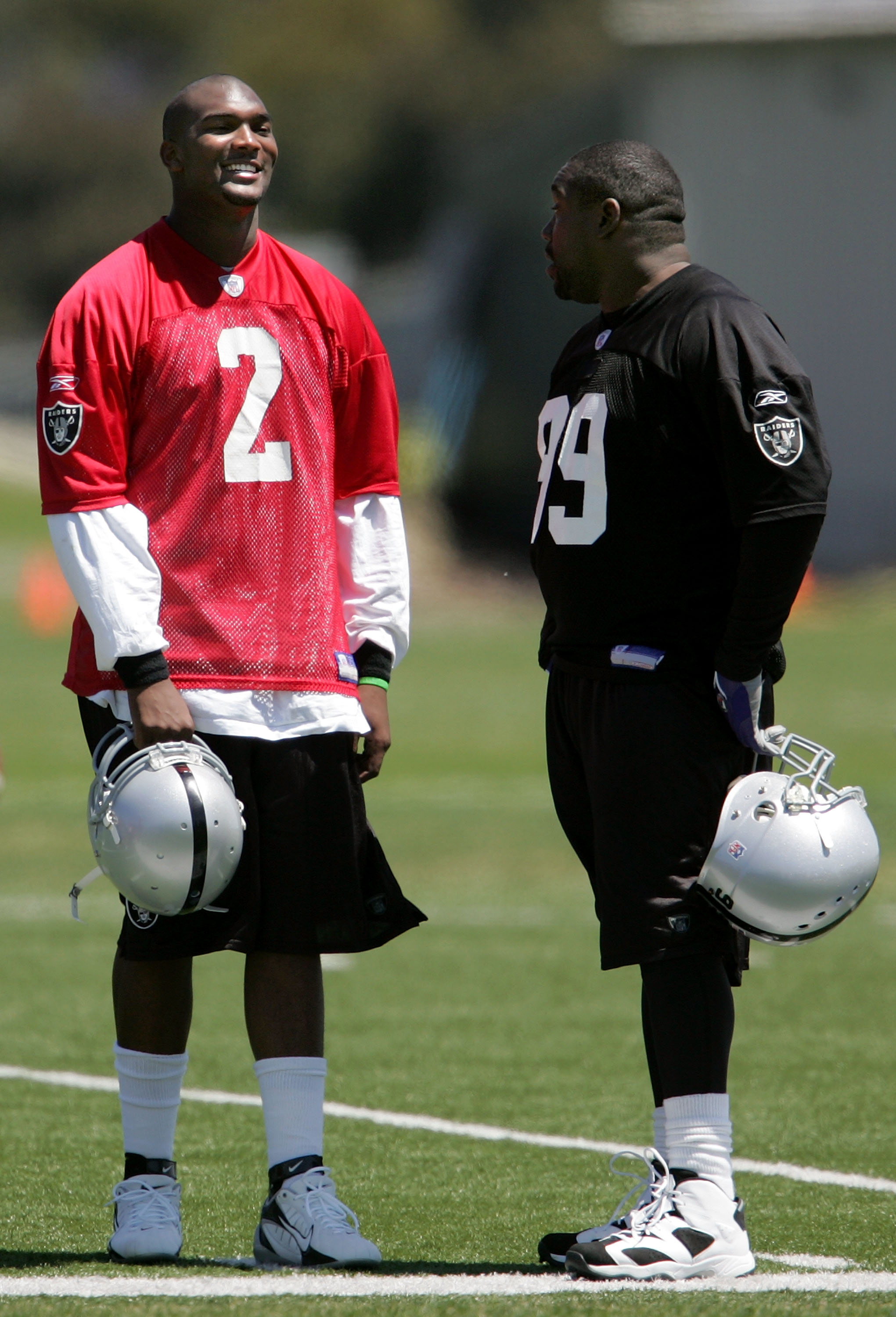 ALAMEDA, CA - MAY 5:  Oakland Raiders rookie quarterback JaMarcus Russell #2 talks with Warren Sapp #99 during the second day of the Oakland Raiders mini-camp May 5, 2007 in Alameda, California.  (Photo by Justin Sullivan/Getty Images)