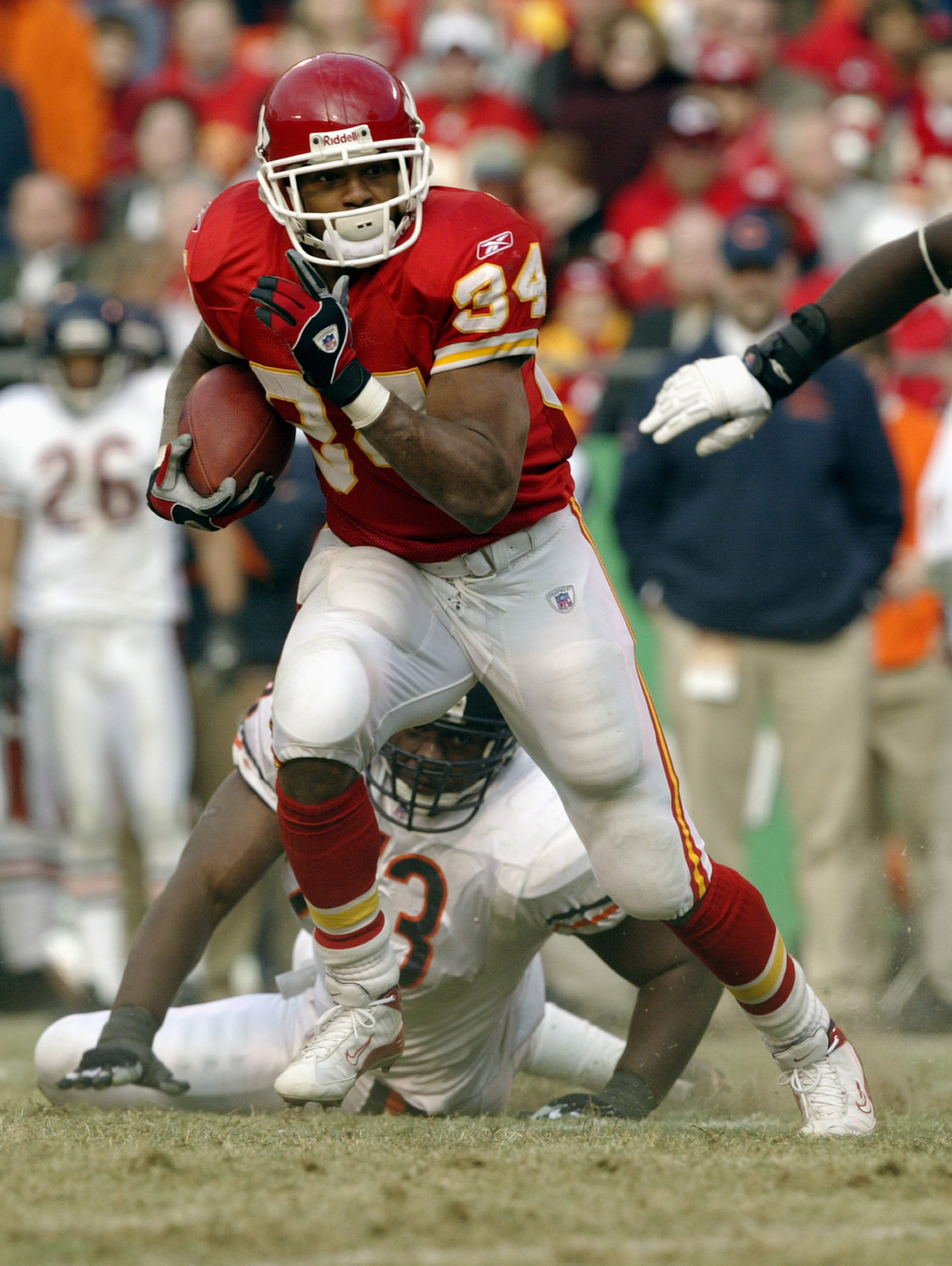 KANSAS CITY, MO - DECEMBER 28:  Running back Larry Johnson #34 of the Kansas City Chiefs runs the football during the game against the Chicago Bears on December 28, 2003 at Arrowhead Stadium in Kansas City, Missouri.  The Chiefs defeated the Bears 31-3. (