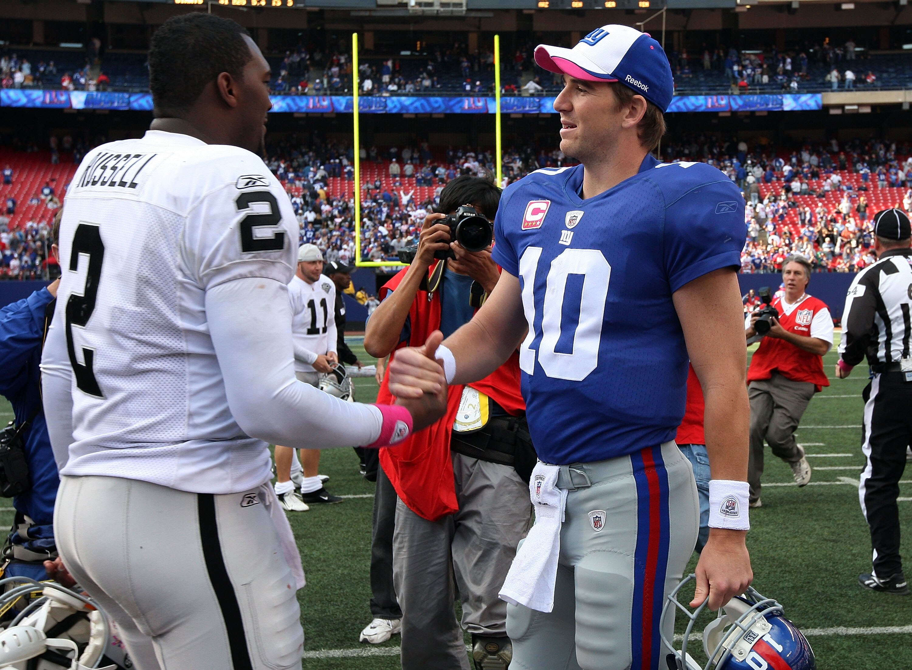 EAST RUTHERFORD, NJ - OCTOBER 11:  Eli Manning #10 of the New York Giants shakes hands with JaMarcus Russell #2 of the Oakland Raiders after their game on October 11, 2009 at Giants Stadium in East Rutherford, New Jersey. The Giants defeated the Raiders 4