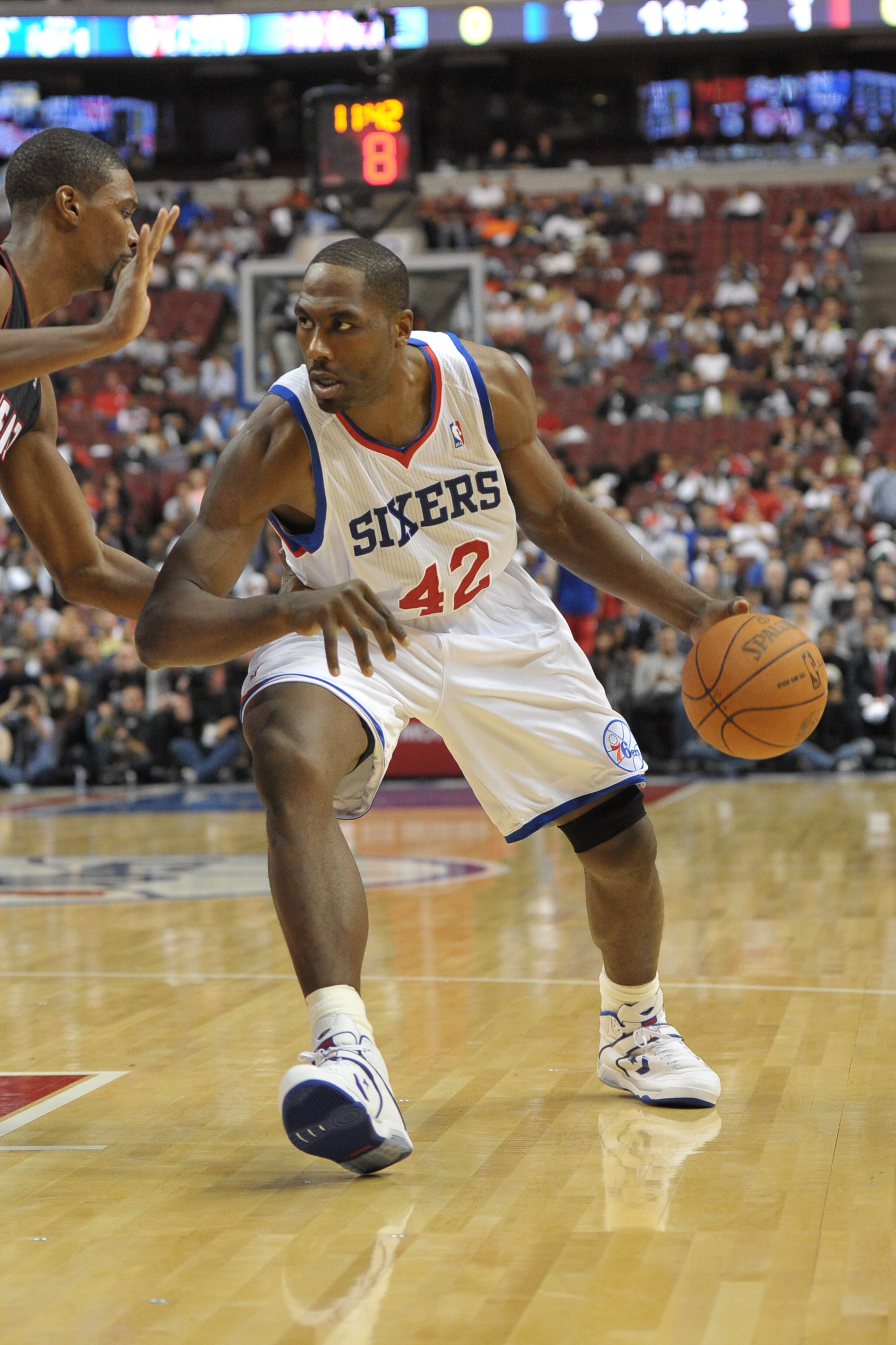 PHILADELPHIA - OCTOBER 27: Elton Brand #42 of the Philadelphia 76ers in action during the game against the Miami Heat at the Wells Fargo Center on October 27, 2010 in Philadelphia, Pennsylvania. NOTE TO USER: User expressly acknowledges and agrees that, PHILADELPHIA - OCTOBER 27: Elton Brand #42 of the Philadelphia 76ers in action during the game against the Miami Heat at the Wells Fargo Center on October 27, 2010 in Philadelphia, Pennsylvania. NOTE TO USER: User expressly acknowledges and agrees that,