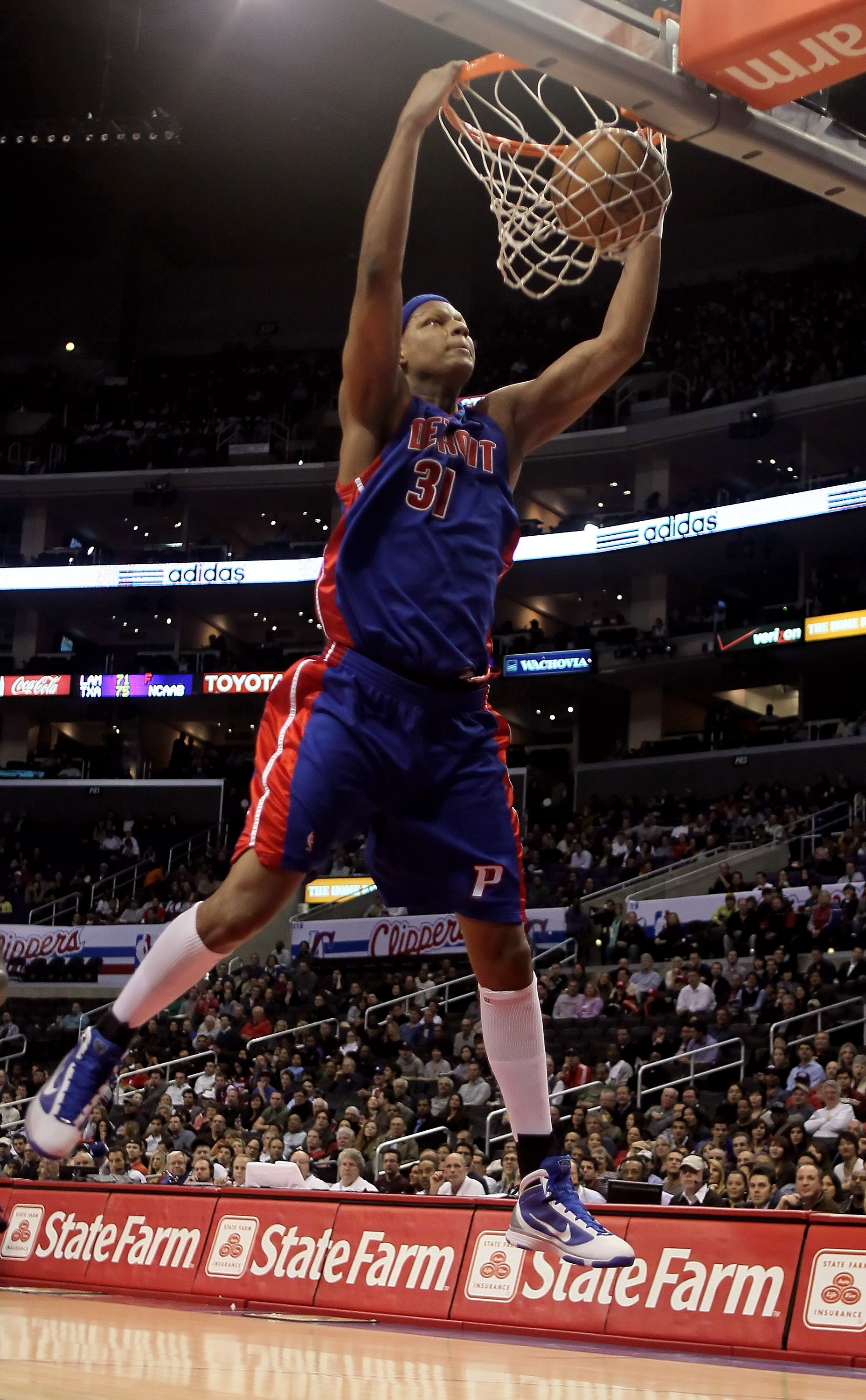 LOS ANGELES, CA - FEBRUARY 24:  Charlie Villanueva #31 of the Detroit Pistons drives to the basket for a dunk against the Los Angeles Clippers during the first half at Staples Center on February 24, 2010 in Los Angeles, California. NOTE TO USER: User expr
